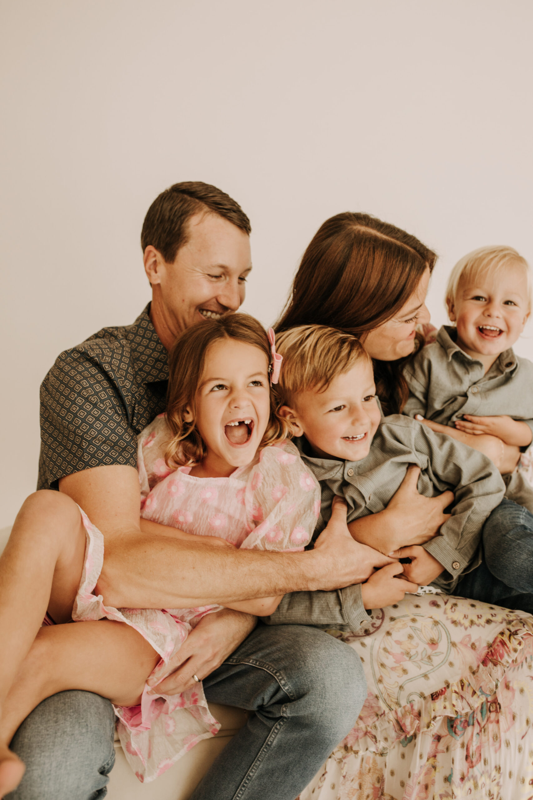 studio indoor family session warm neutrals modern themed family photos candid family photos in studio San Diego family photographer Sabrina kinsella sabrinalynnphoto