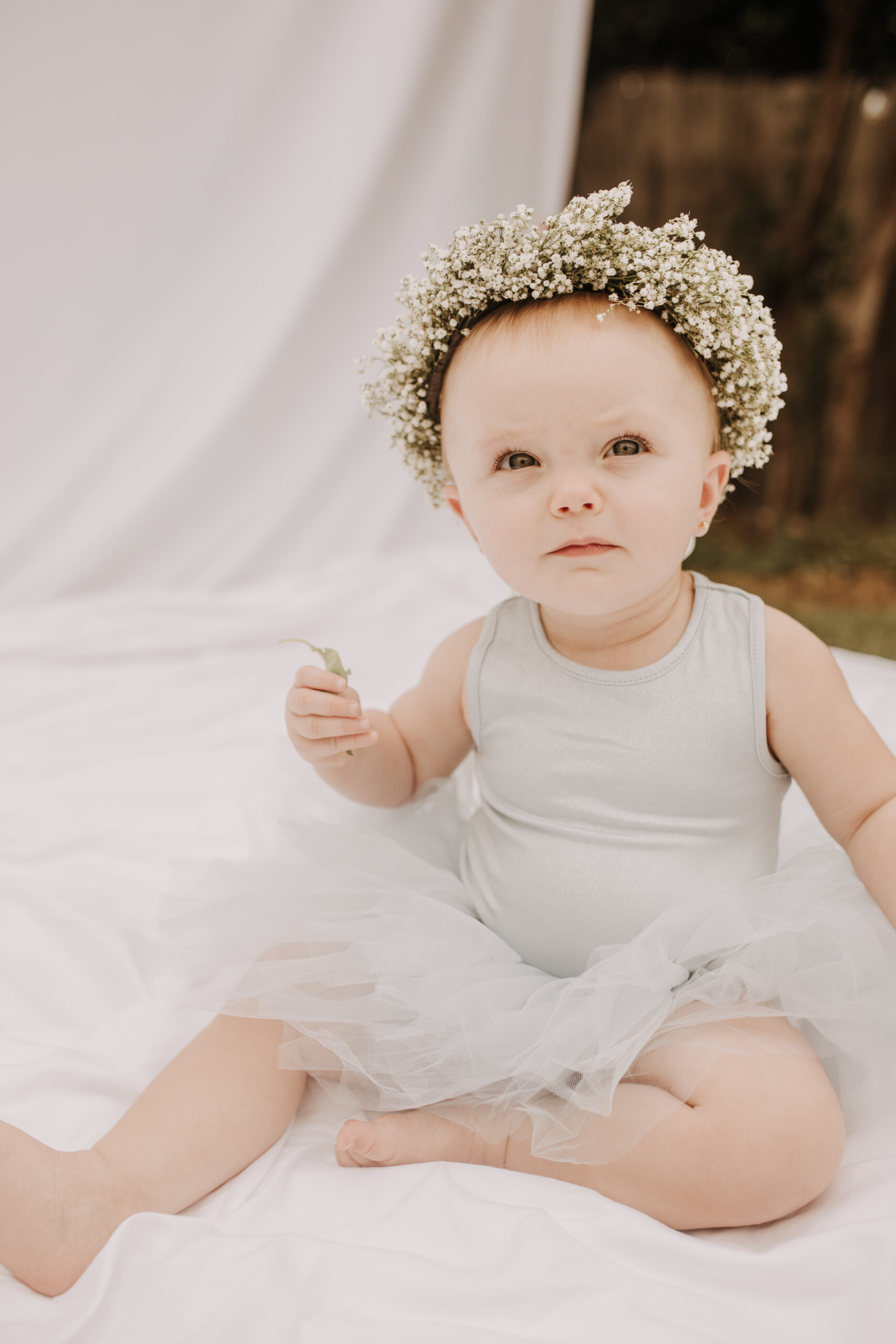 springtime soft light daisies mama and me mom and baby white dress white backdrop flower crown motherhood photos motherhood photography San Diego maternity photographer family photographer Sabrina kinsella outdoor photos green trees backyard mini session