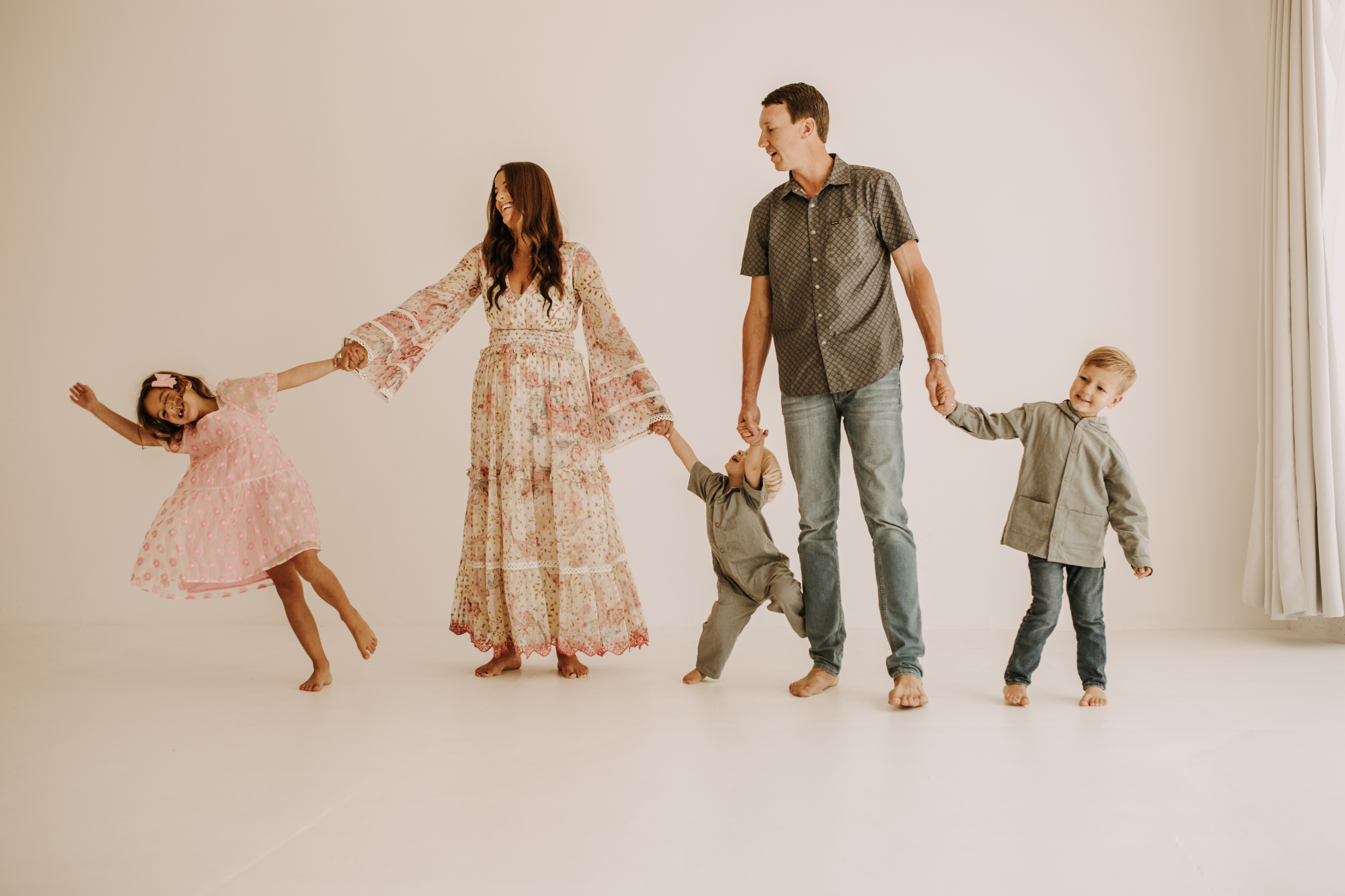 studio indoor family session warm neutrals modern themed family photos candid family photos in studio San Diego family photographer Sabrina kinsella sabrinalynnphoto