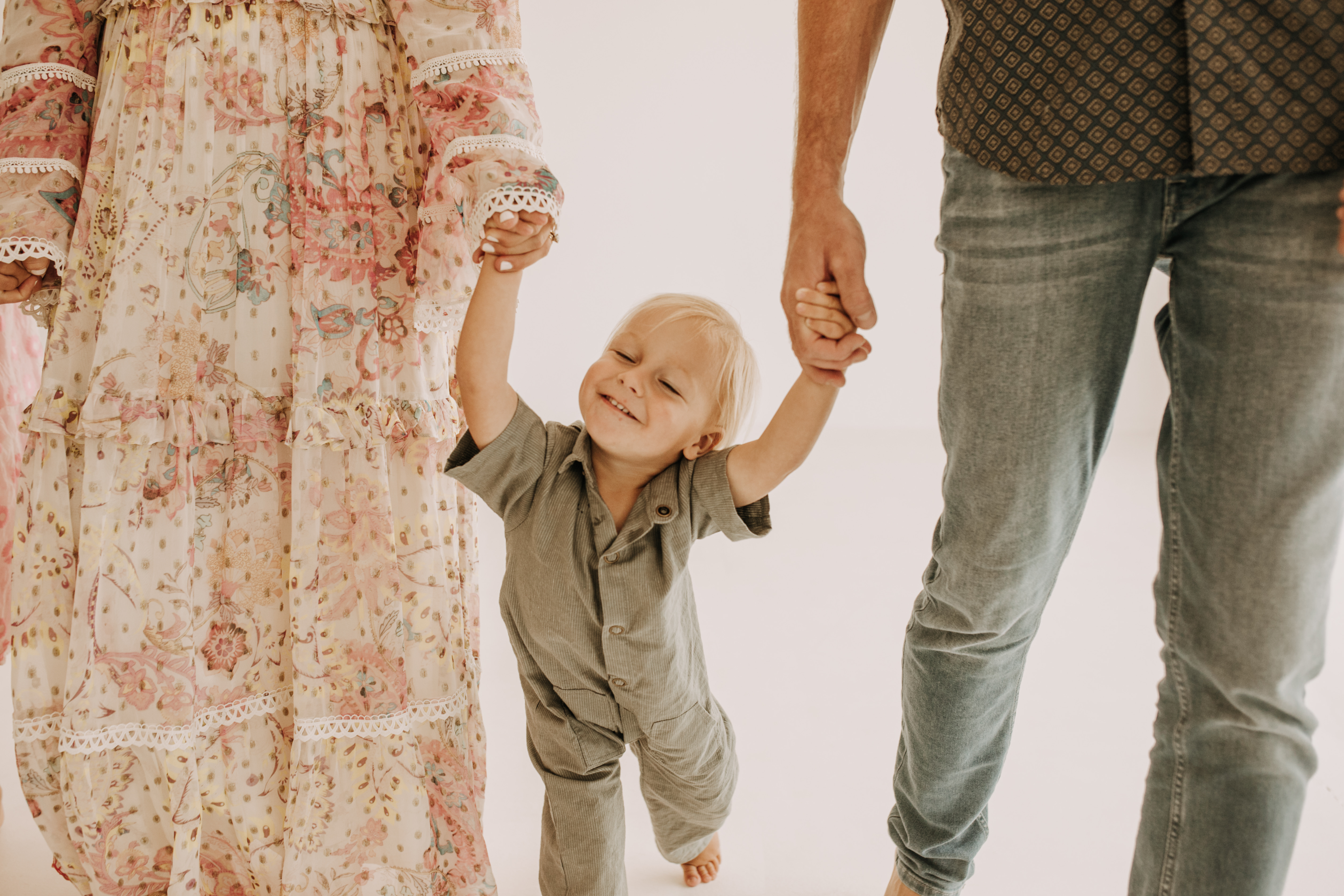 studio indoor family session warm neutrals modern themed family photos candid family photos in studio San Diego family photographer Sabrina kinsella sabrinalynnphoto