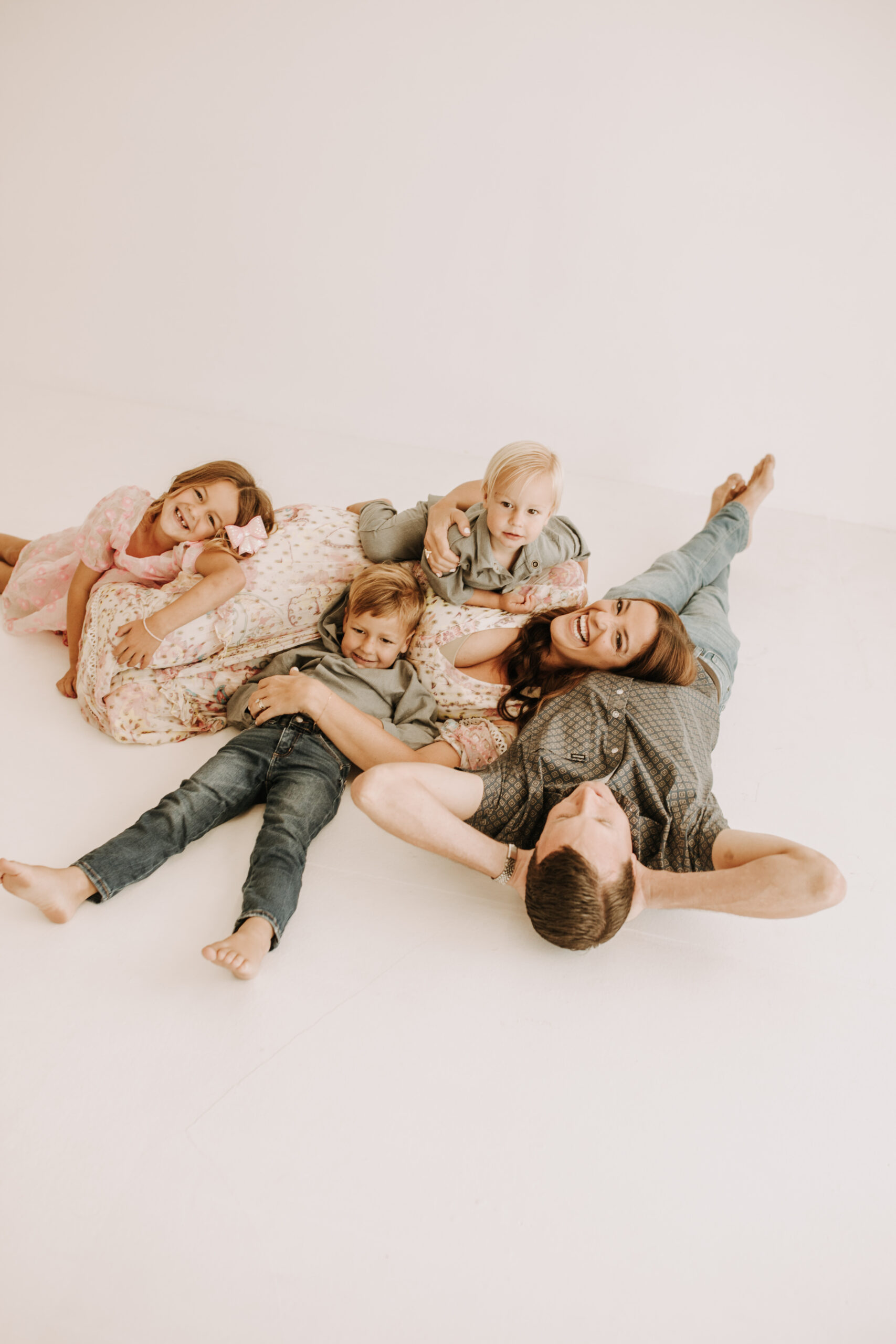 studio indoor family session warm neutrals modern themed family photos candid family photos in studio San Diego family photographer Sabrina kinsella sabrinalynnphoto