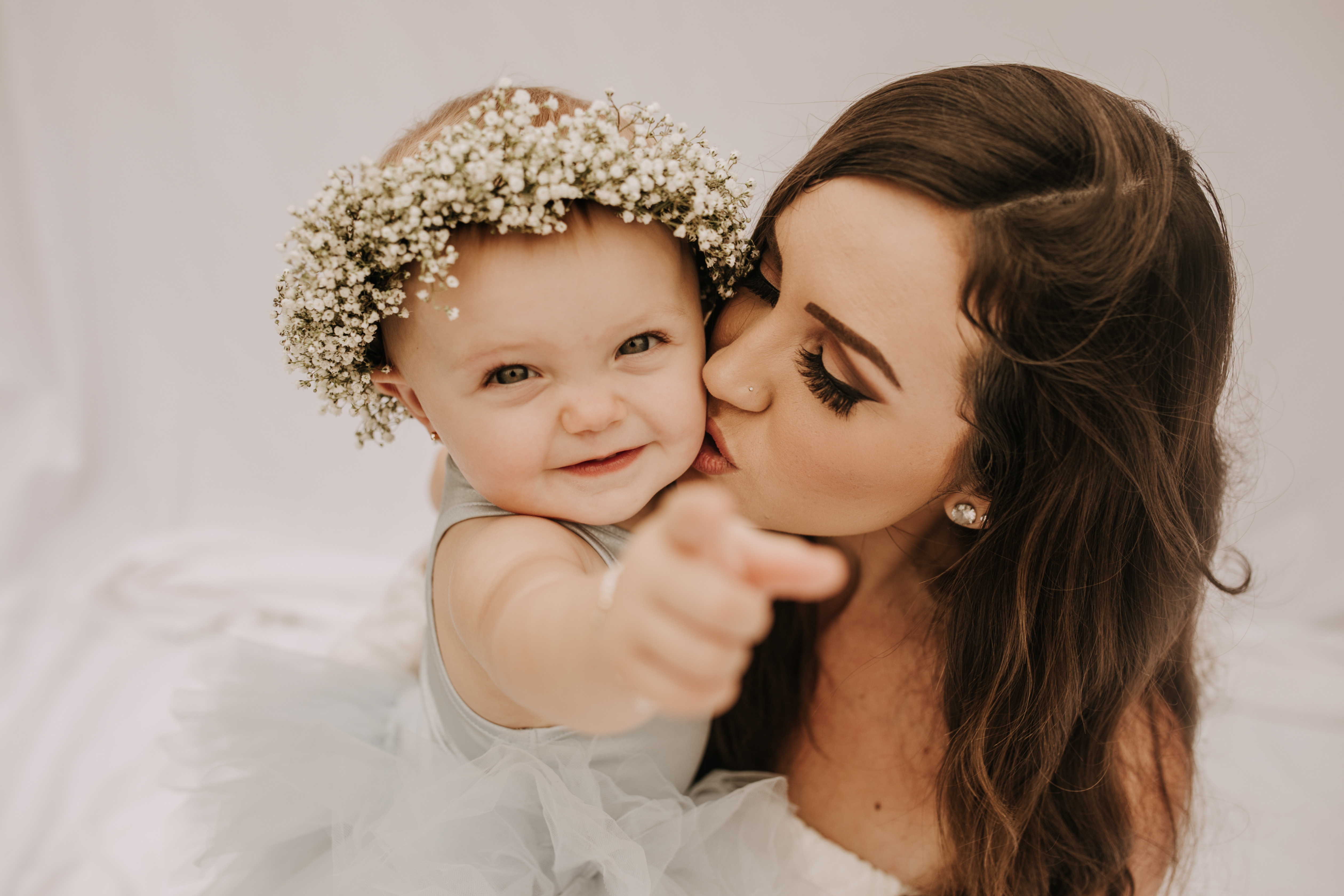 springtime soft light daisies mama and me mom and baby white dress white backdrop flower crown motherhood photos motherhood photography San Diego maternity photographer family photographer Sabrina kinsella outdoor photos green trees backyard mini session