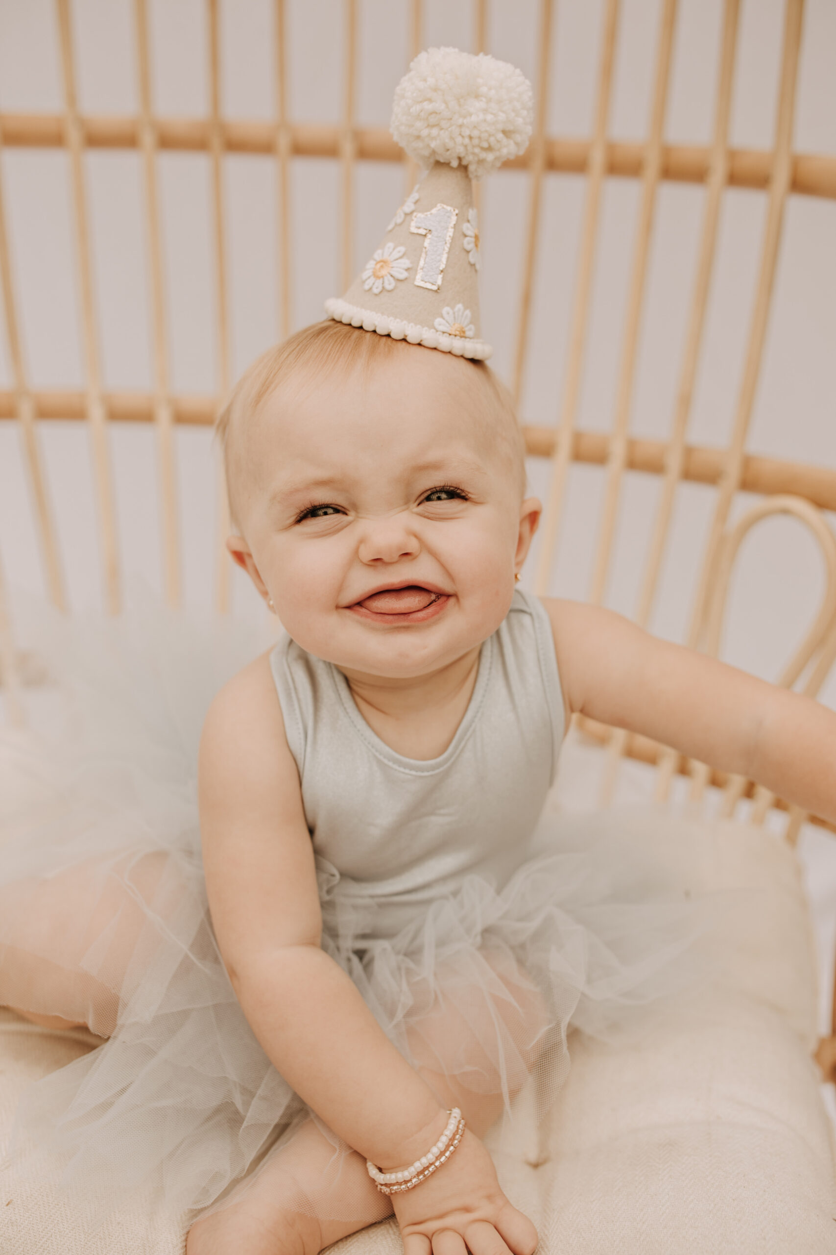 springtime soft light daisies mama and me mom and baby white dress white backdrop flower crown motherhood photos motherhood photography San Diego maternity photographer family photographer Sabrina kinsella outdoor photos green trees backyard mini session