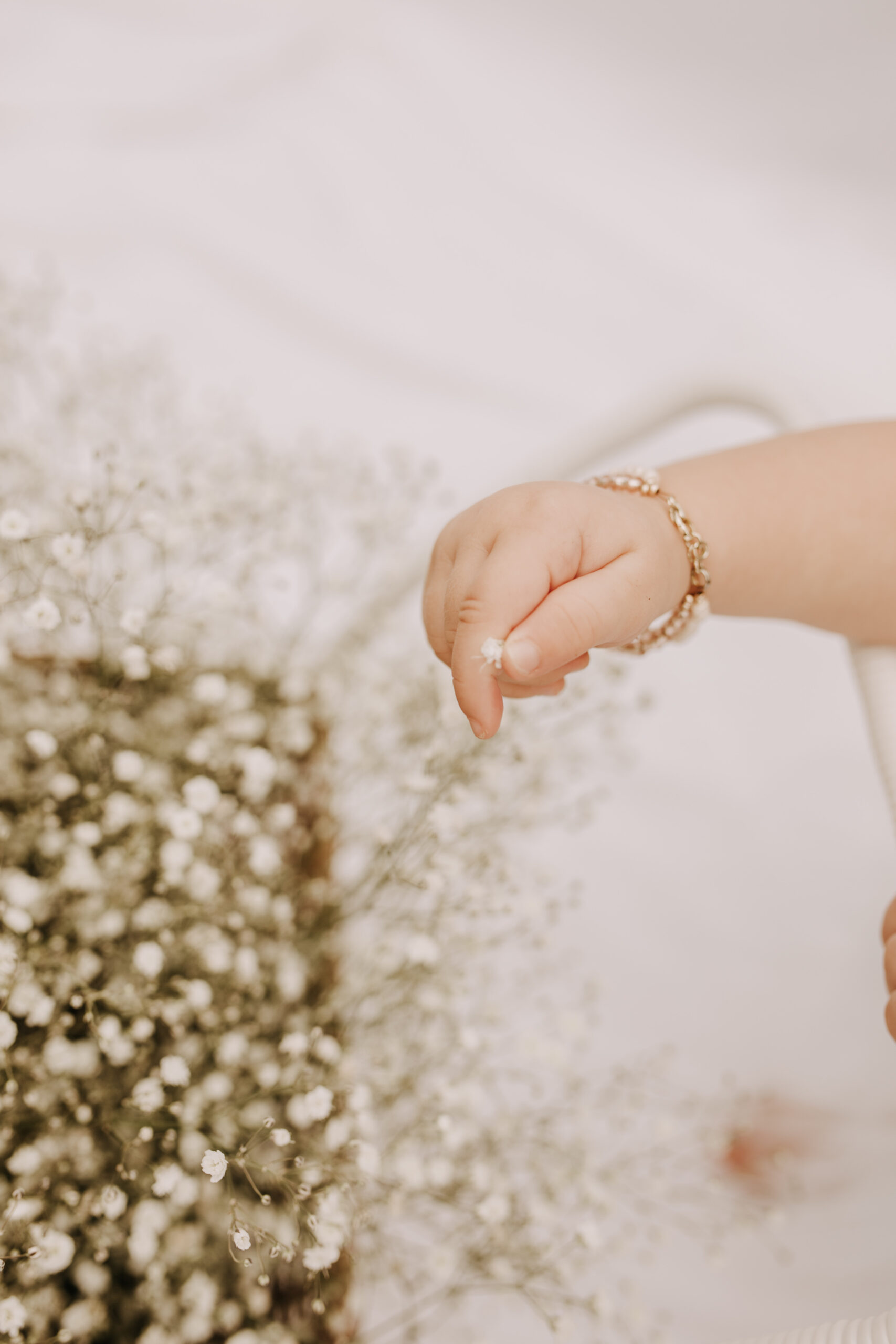 springtime soft light daisies mama and me mom and baby white dress white backdrop flower crown motherhood photos motherhood photography San Diego maternity photographer family photographer Sabrina kinsella outdoor photos green trees backyard mini session