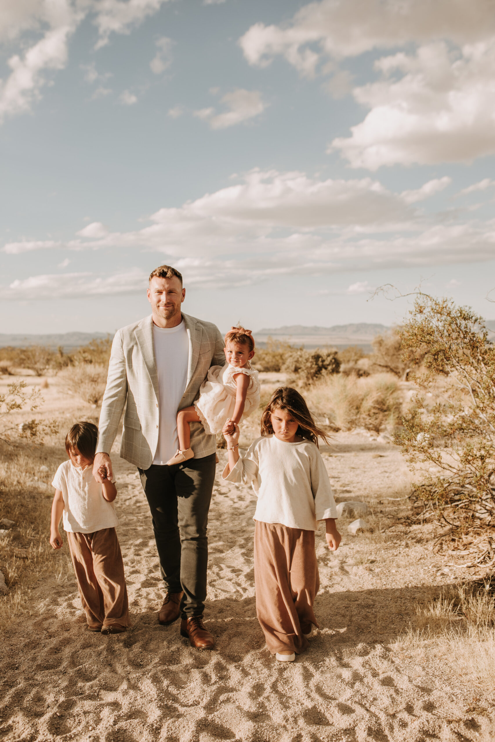 Joshua Tree national park warm neutral toned outdoor family photos maternity photography maternity fashion family of five San Diego family photographer Sabrina kinsella