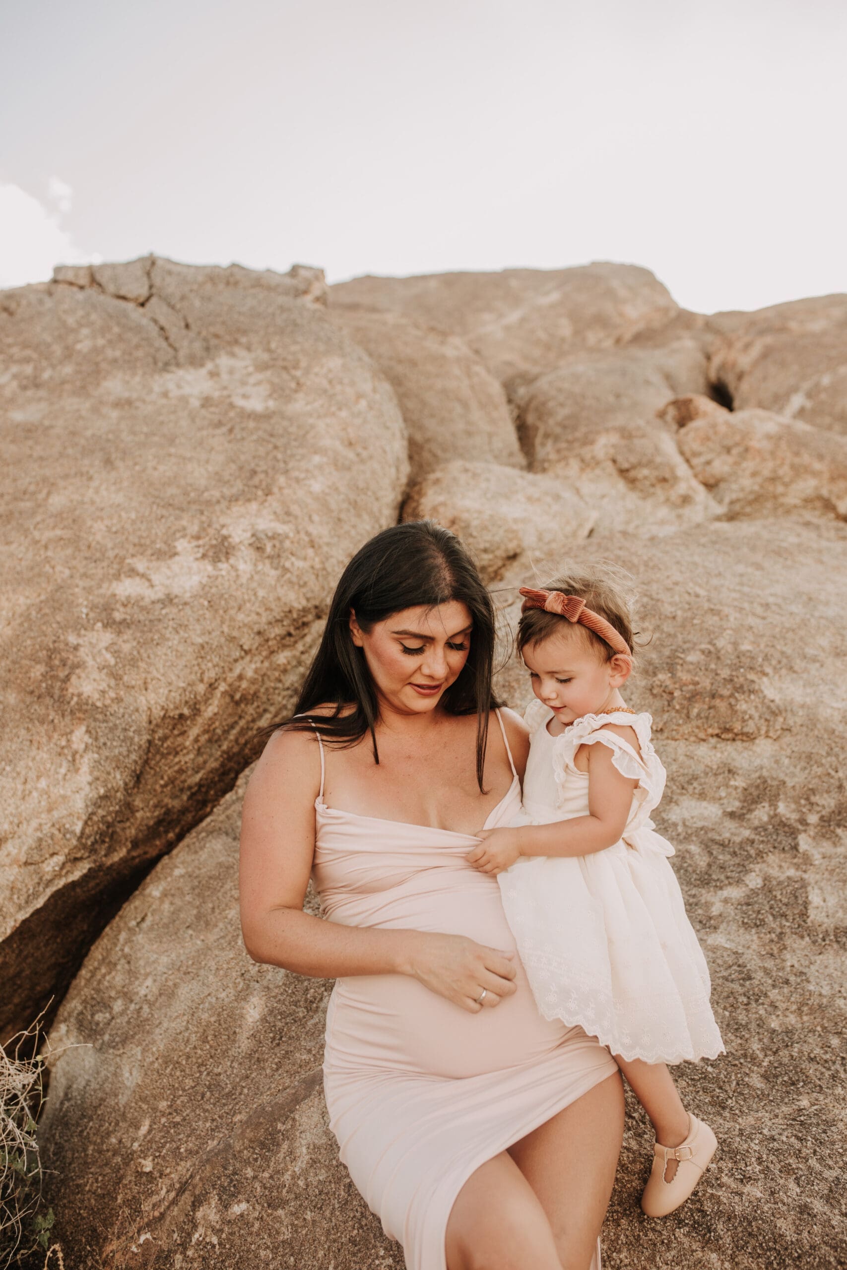 Joshua Tree national park warm neutral toned outdoor family photos maternity photography maternity fashion family of five San Diego family photographer Sabrina kinsella