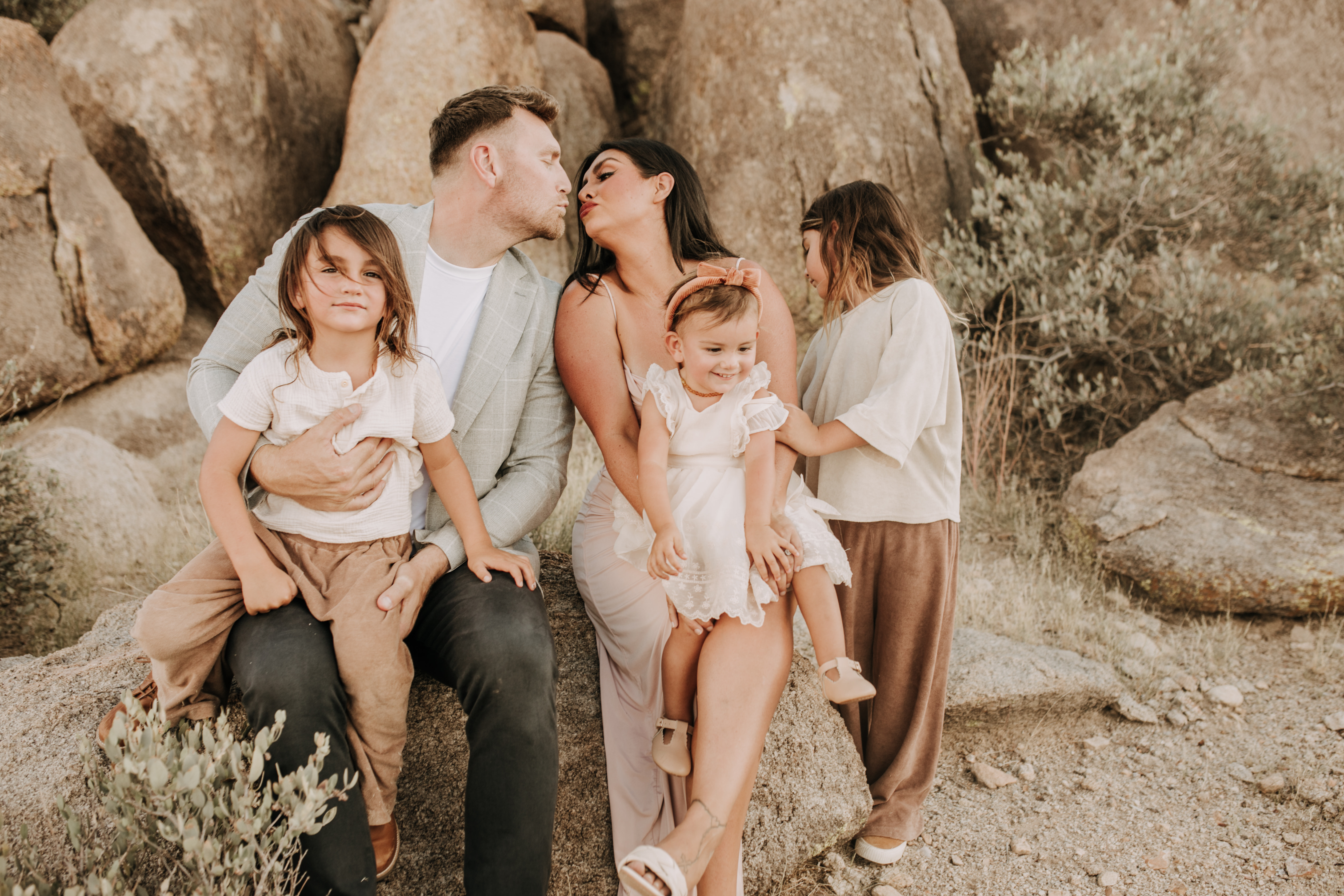 Joshua Tree national park warm neutral toned outdoor family photos maternity photography maternity fashion family of five San Diego family photographer Sabrina kinsella 