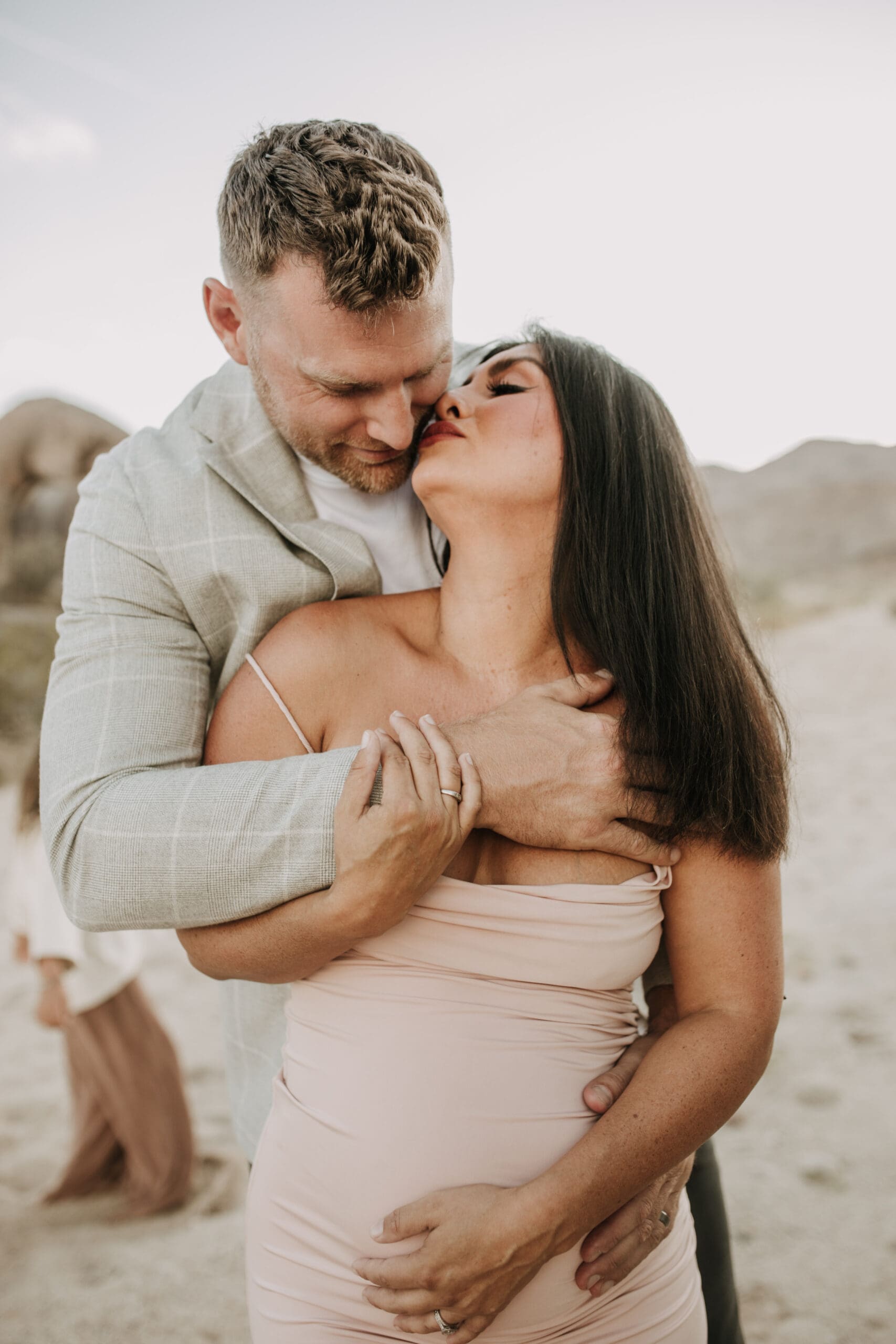 Joshua Tree national park warm neutral toned outdoor family photos maternity photography maternity fashion family of five San Diego family photographer Sabrina kinsella