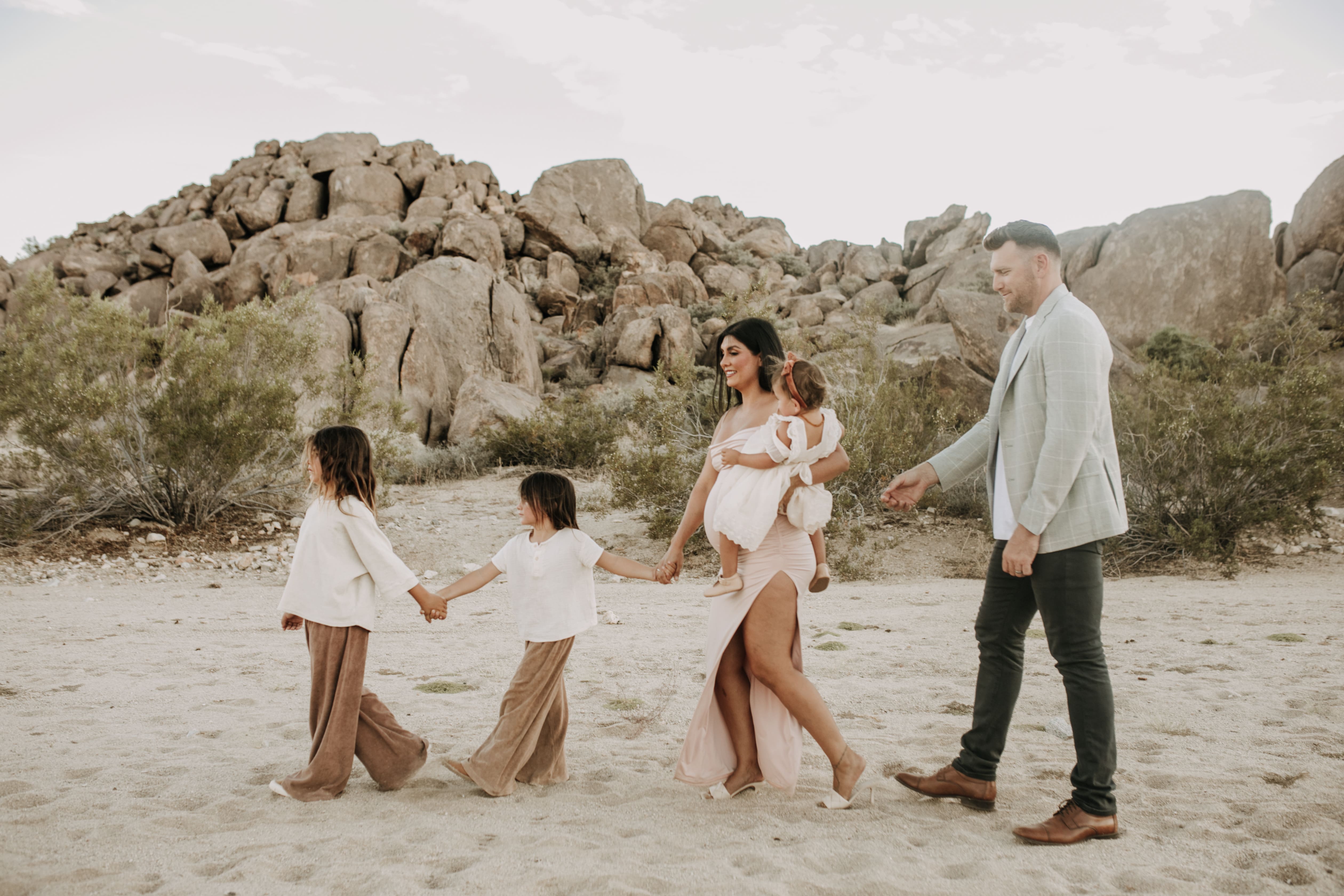 Joshua Tree national park warm neutral toned outdoor family photos maternity photography maternity fashion family of five San Diego family photographer Sabrina kinsella 