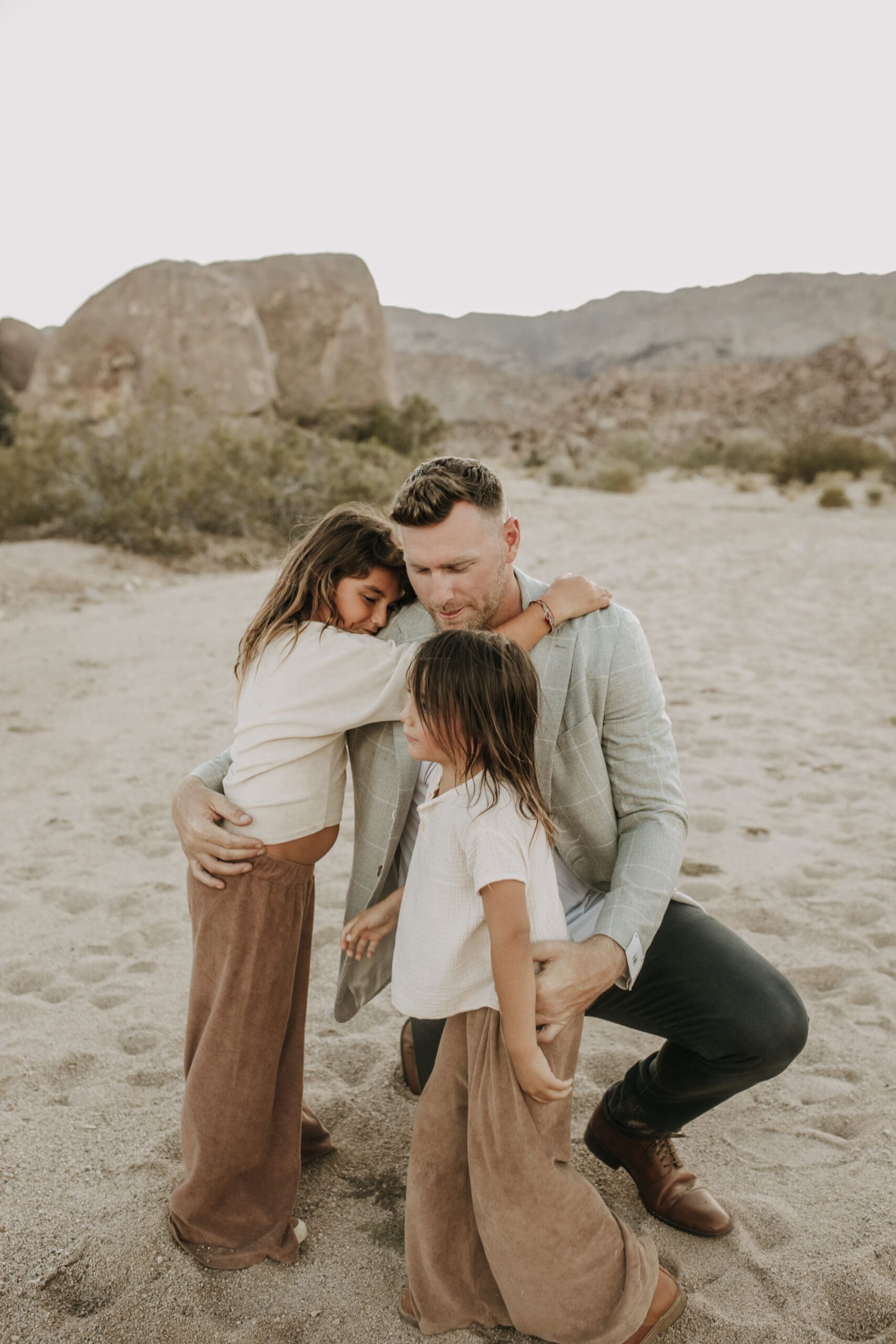 Joshua Tree national park warm neutral toned outdoor family photos maternity photography maternity fashion family of five San Diego family photographer Sabrina kinsella