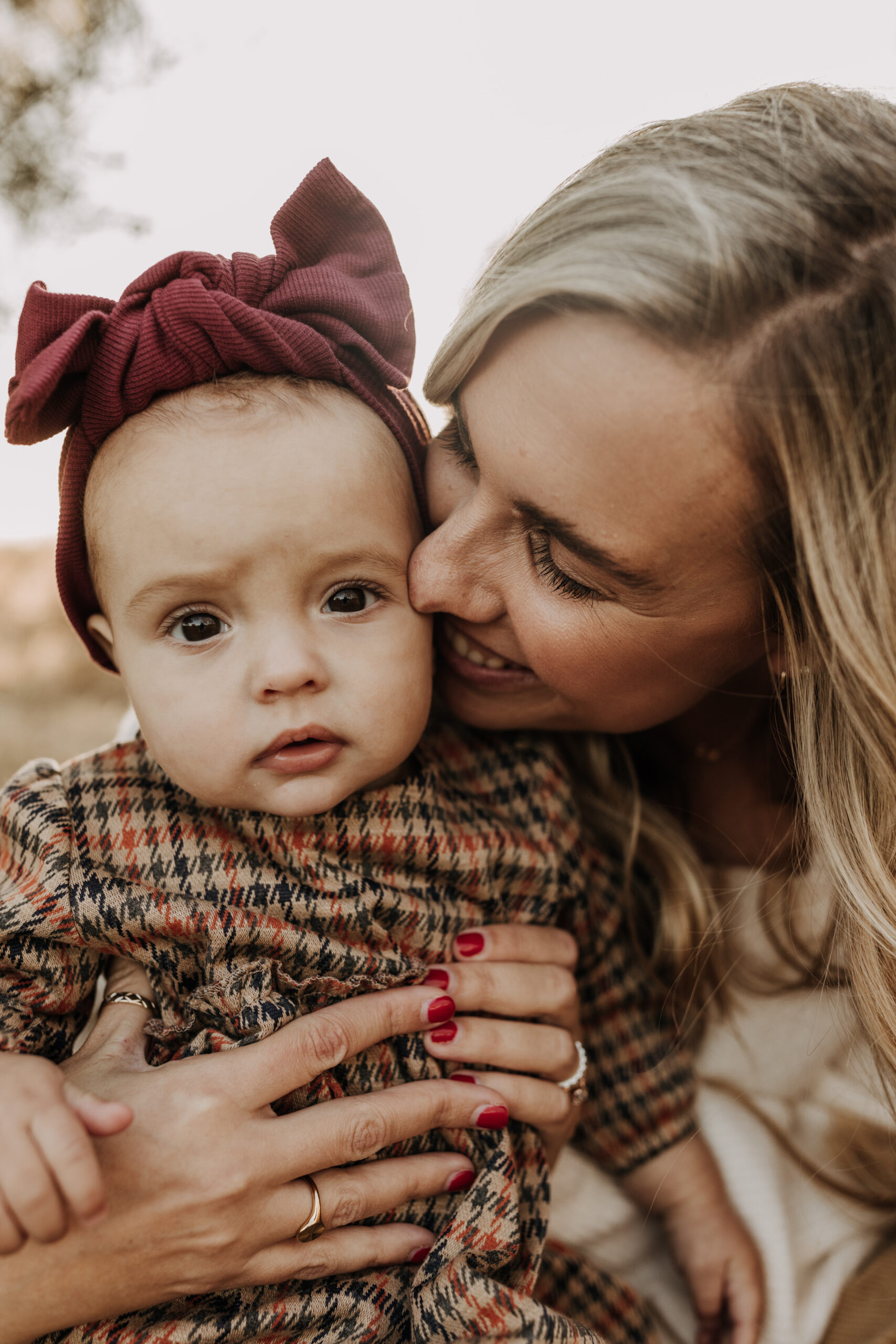 warm toned fall outdoor family photos candid family photos family of four brown colors outdoor San Diego family photographer Sabrina kinsella sabrinalynnphoto