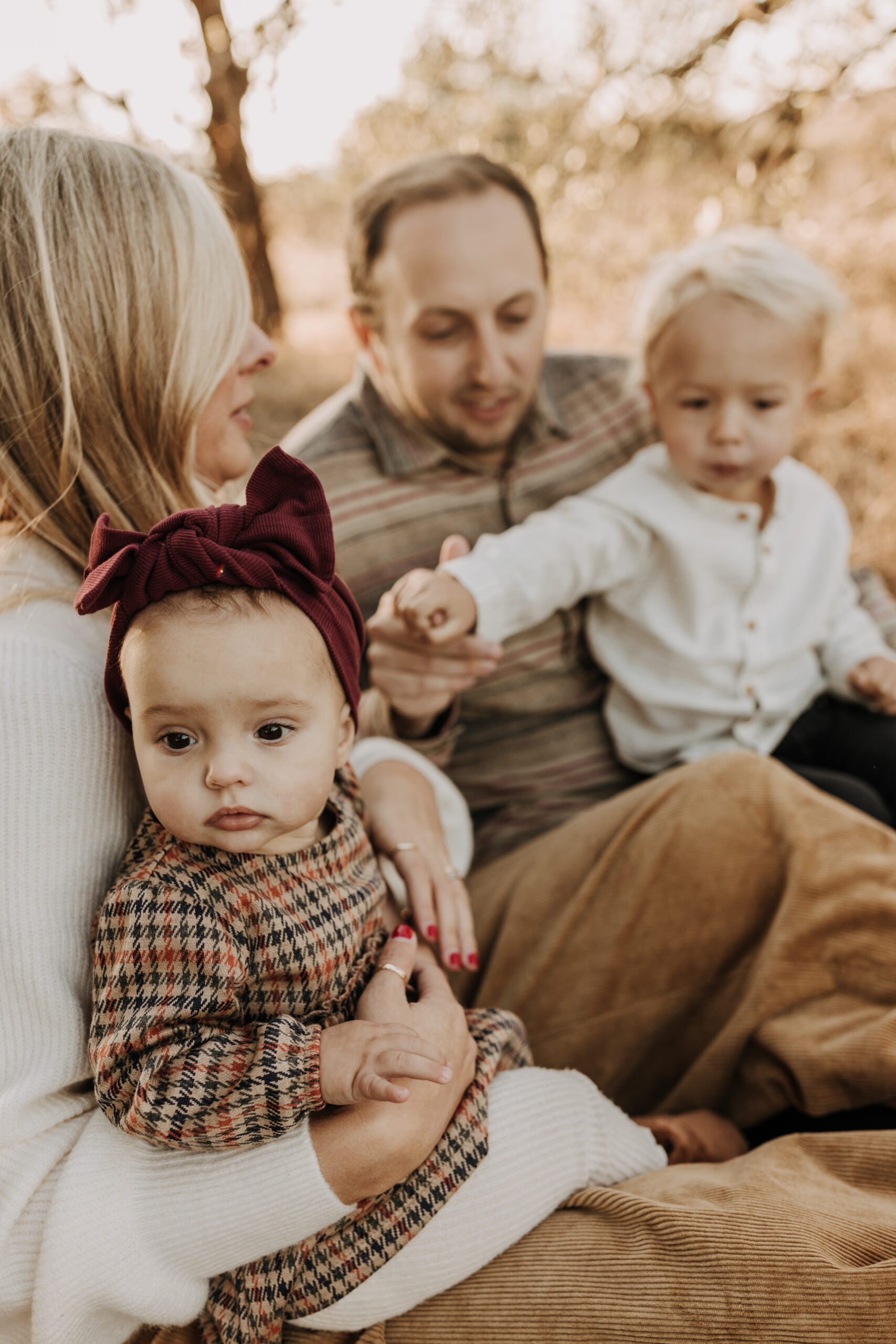 warm toned fall outdoor family photos candid family photos family of four brown colors outdoor San Diego family photographer Sabrina kinsella sabrinalynnphoto