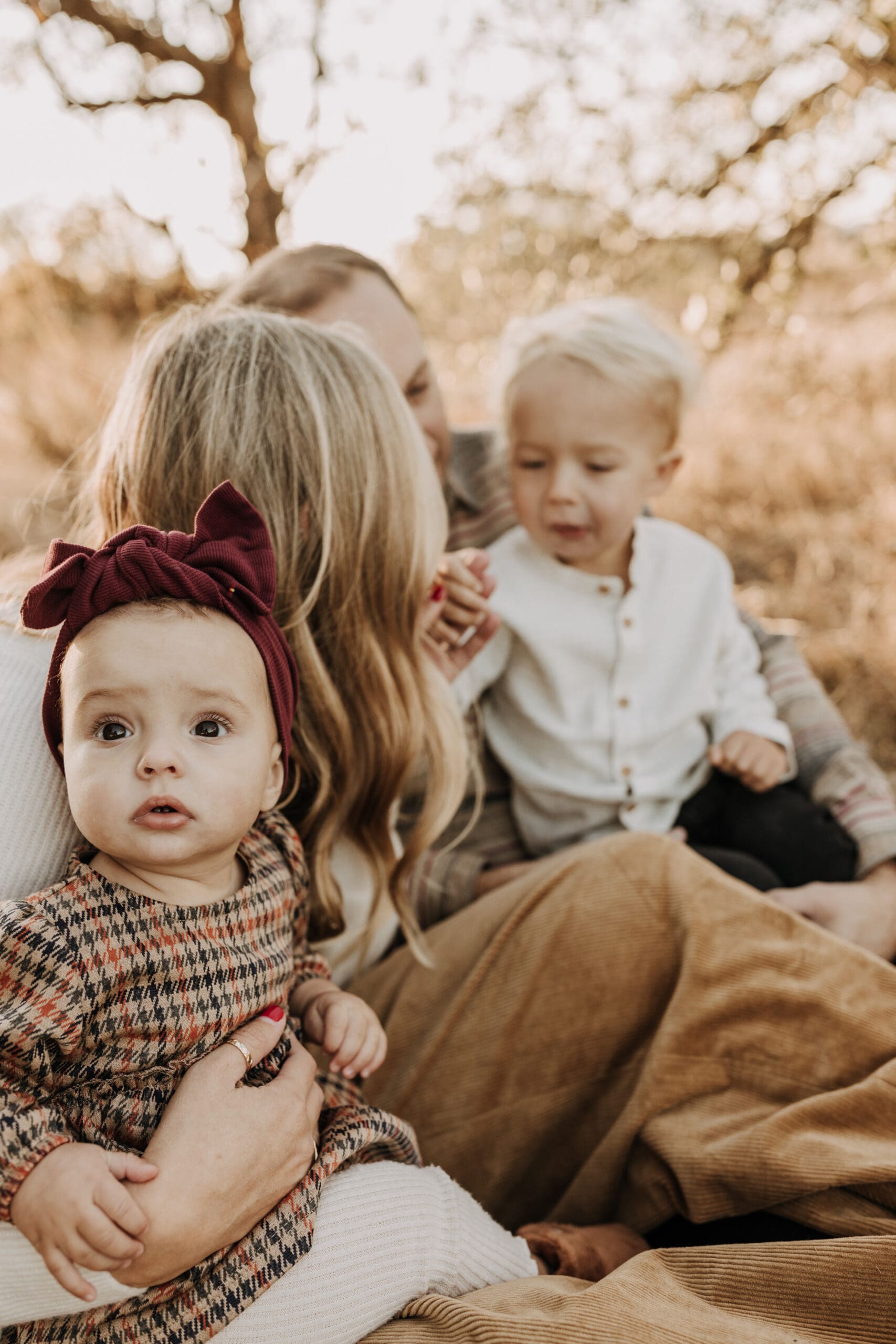 warm toned fall outdoor family photos candid family photos family of four brown colors outdoor San Diego family photographer Sabrina kinsella sabrinalynnphoto