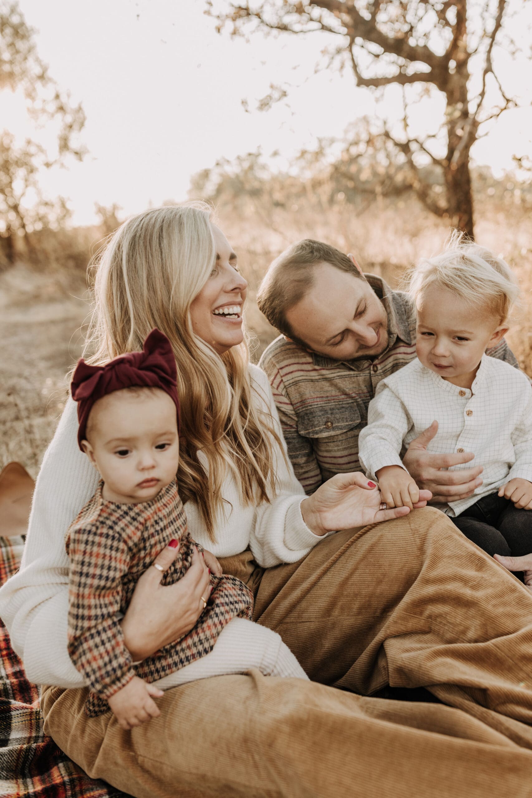 warm toned fall outdoor family photos candid family photos family of four brown colors outdoor San Diego family photographer Sabrina kinsella sabrinalynnphoto