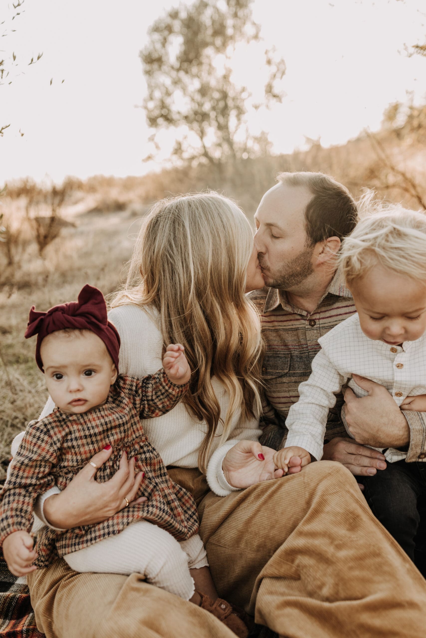 warm toned fall outdoor family photos candid family photos family of four brown colors outdoor San Diego family photographer Sabrina kinsella sabrinalynnphoto