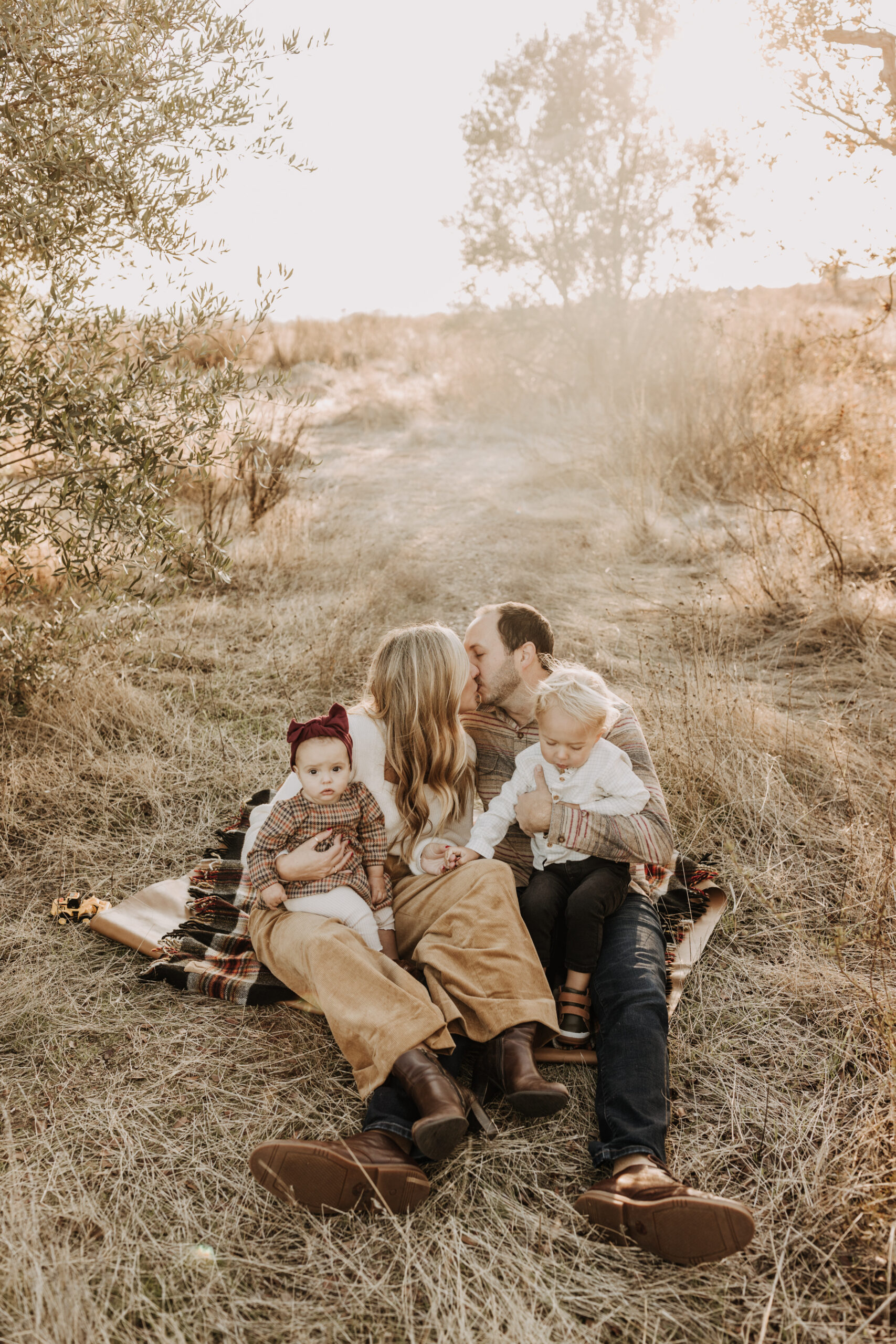 warm toned fall outdoor family photos candid family photos family of four brown colors outdoor San Diego family photographer Sabrina kinsella sabrinalynnphoto