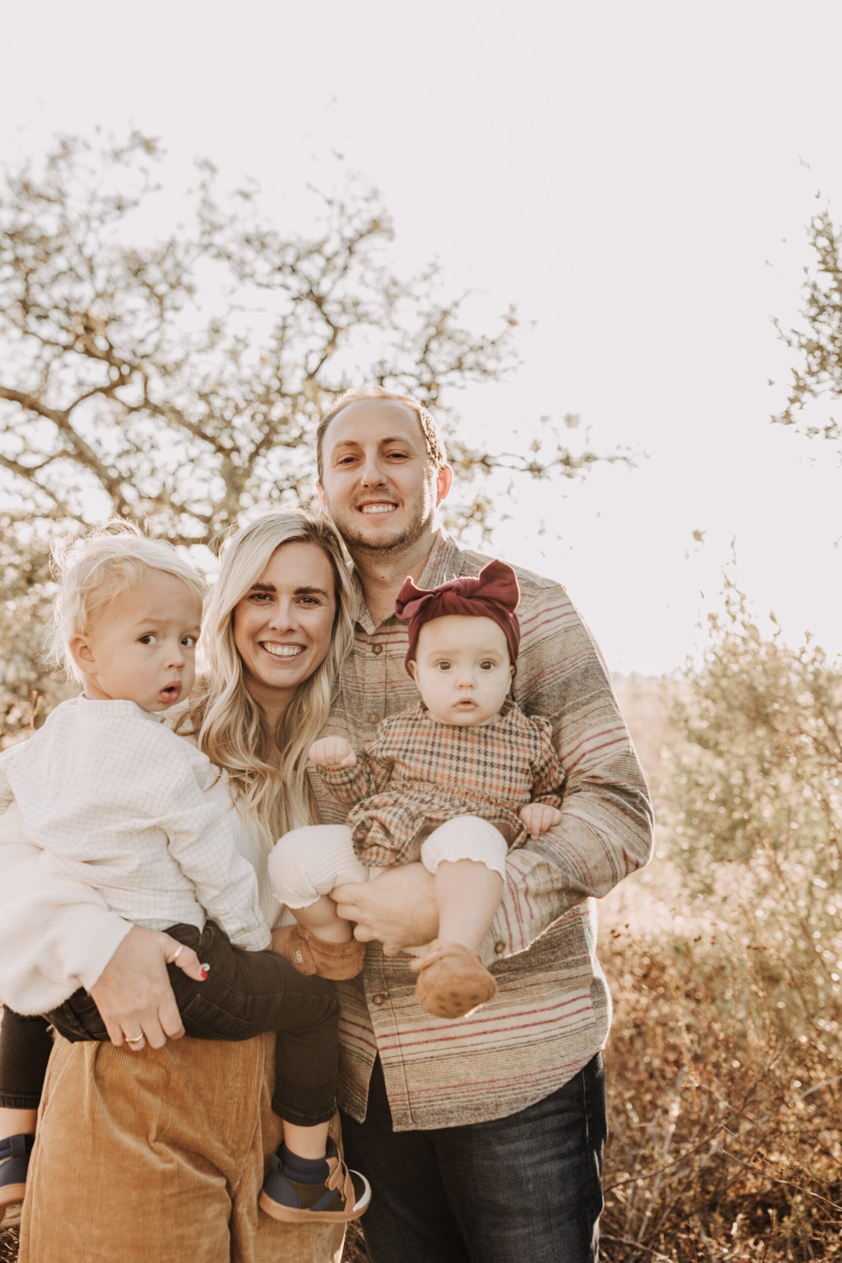 warm toned fall outdoor family photos candid family photos family of four brown colors outdoor San Diego family photographer Sabrina kinsella sabrinalynnphoto