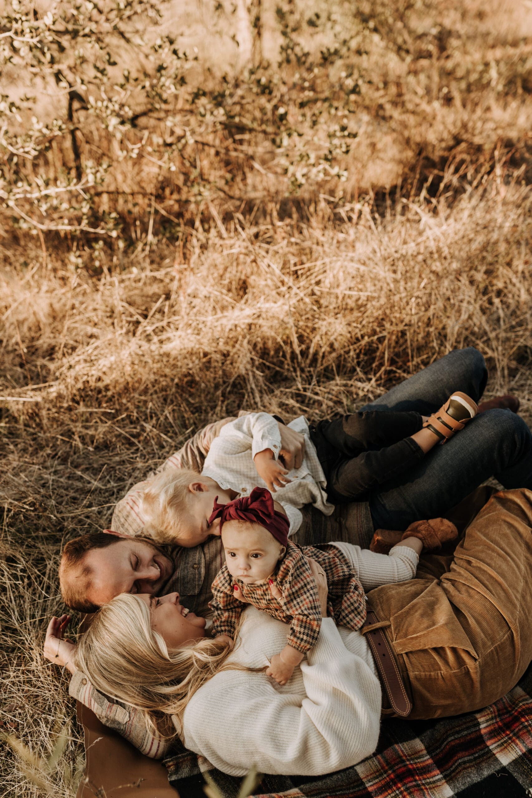 warm toned fall outdoor family photos candid family photos family of four brown colors outdoor San Diego family photographer Sabrina kinsella sabrinalynnphoto