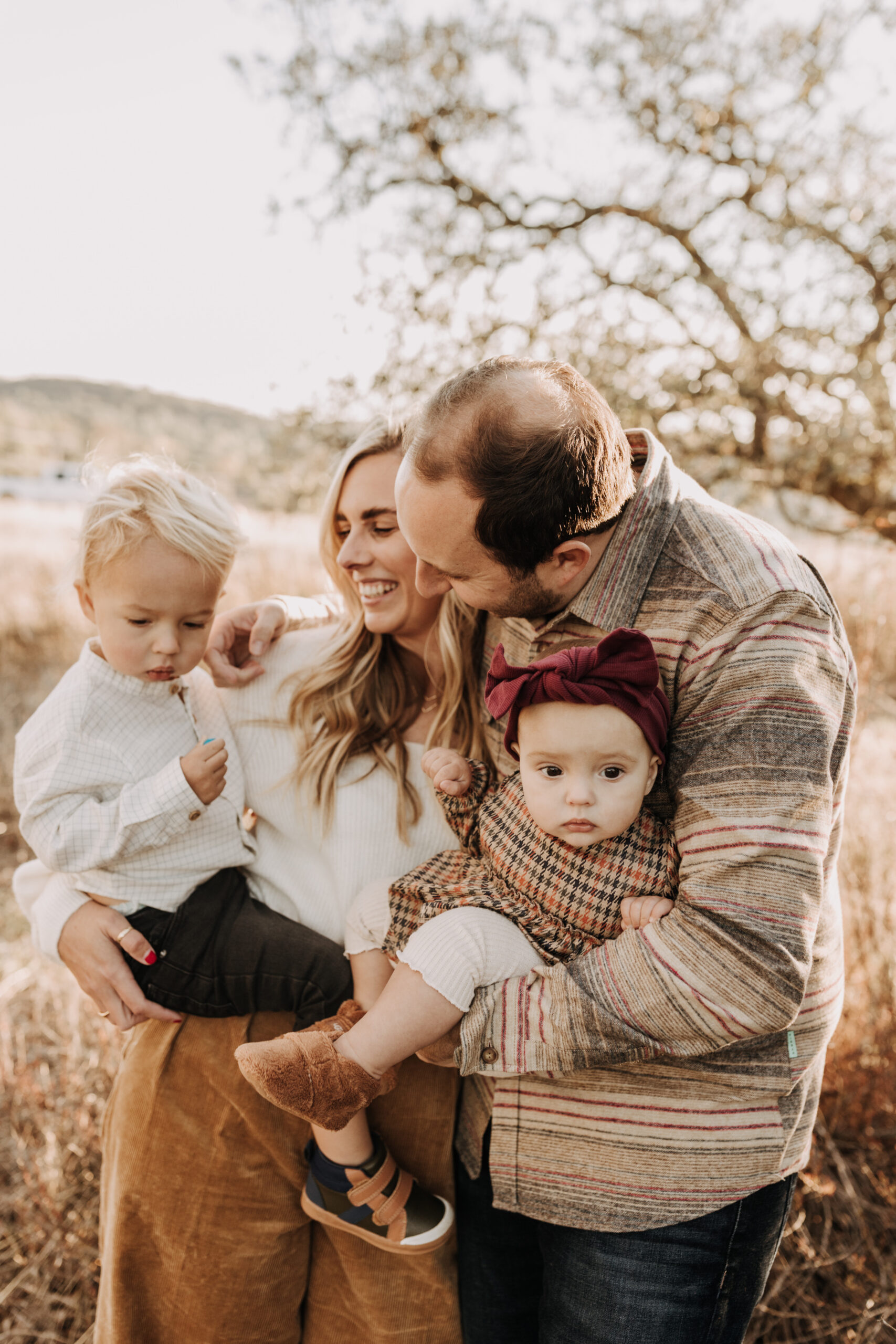 warm toned fall outdoor family photos candid family photos family of four brown colors outdoor San Diego family photographer Sabrina kinsella sabrinalynnphoto