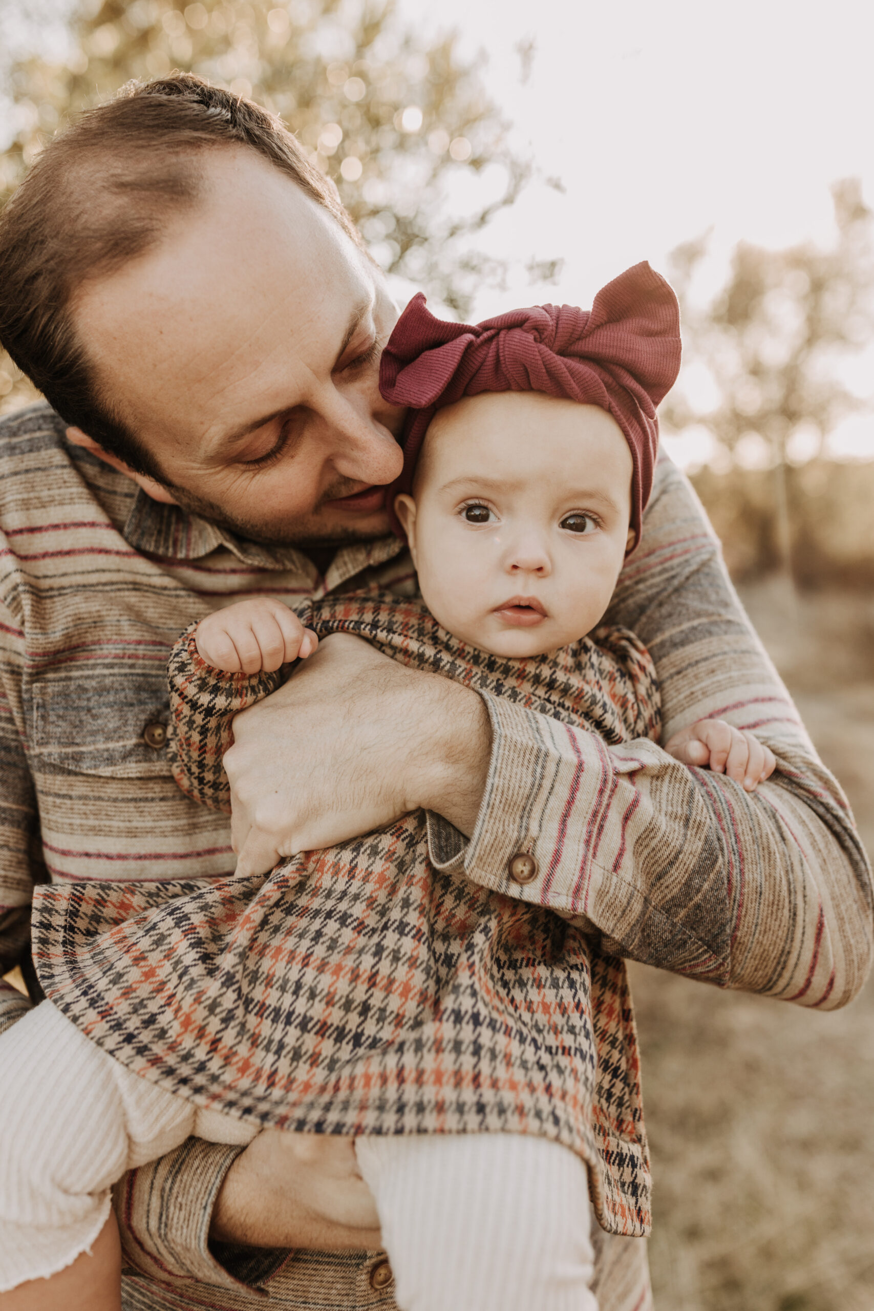 warm toned fall outdoor family photos candid family photos family of four brown colors outdoor San Diego family photographer Sabrina kinsella sabrinalynnphoto