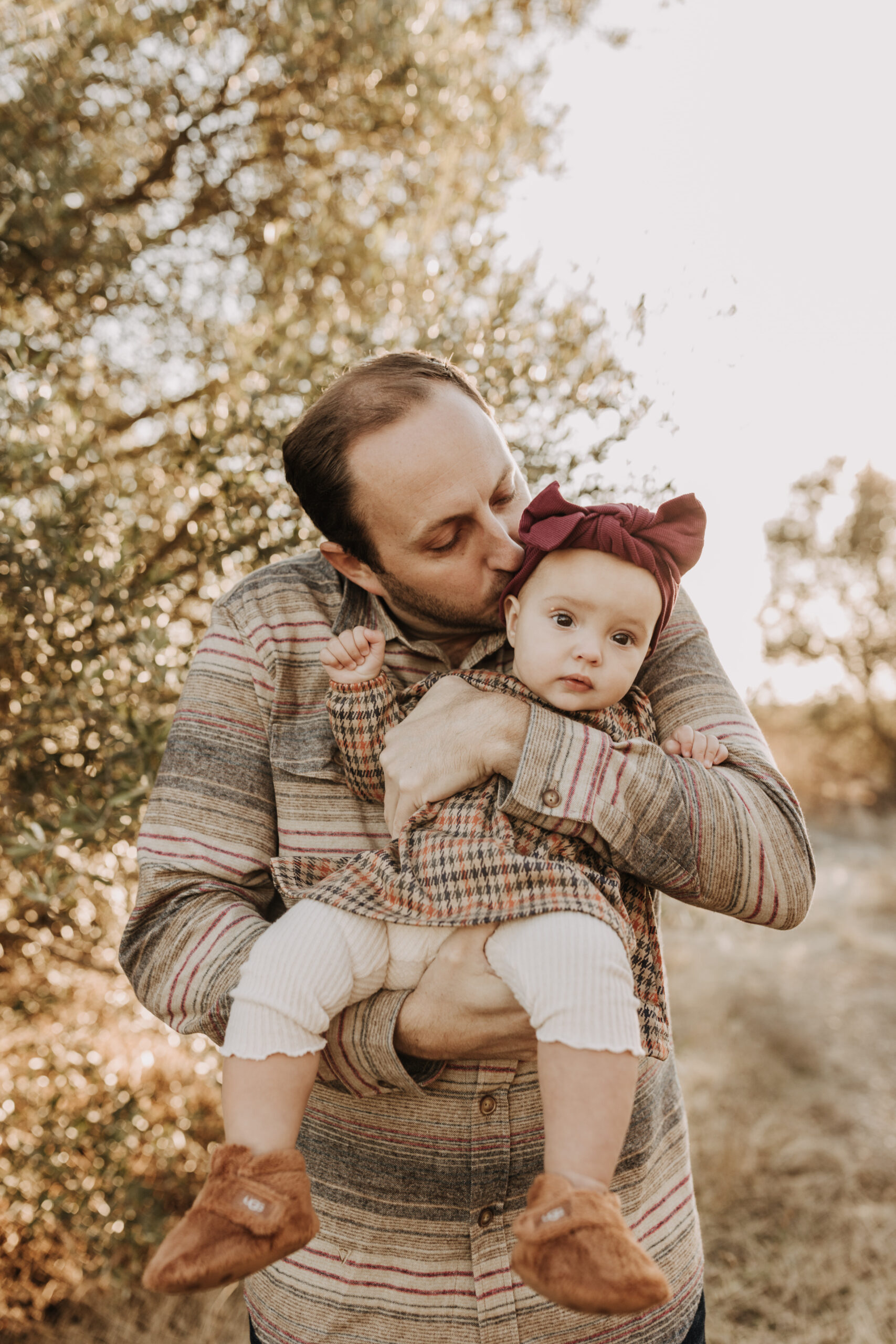 warm toned fall outdoor family photos candid family photos family of four brown colors outdoor San Diego family photographer Sabrina kinsella sabrinalynnphoto