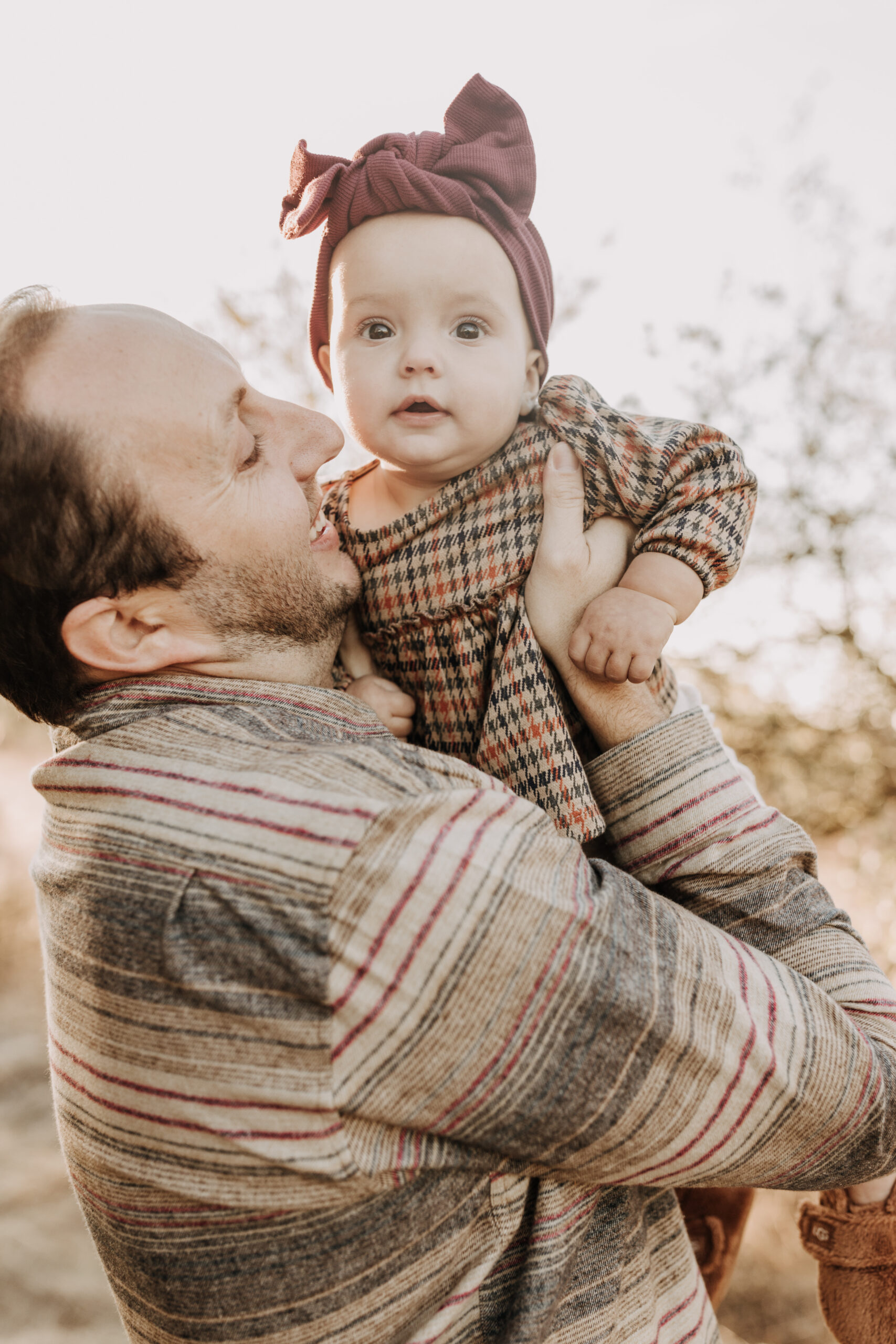 warm toned fall outdoor family photos candid family photos family of four brown colors outdoor San Diego family photographer Sabrina kinsella sabrinalynnphoto