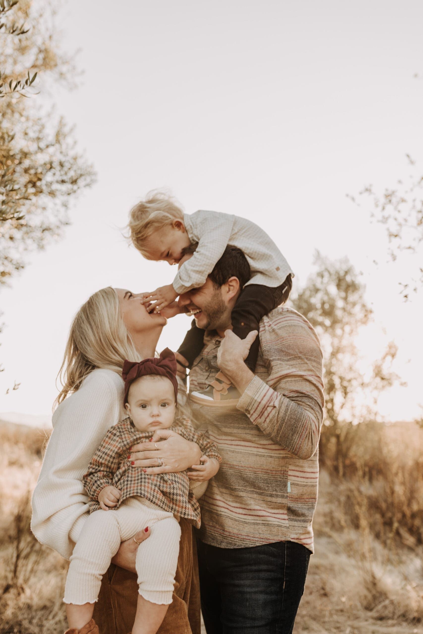 warm toned fall outdoor family photos candid family photos family of four brown colors outdoor San Diego family photographer Sabrina kinsella sabrinalynnphoto