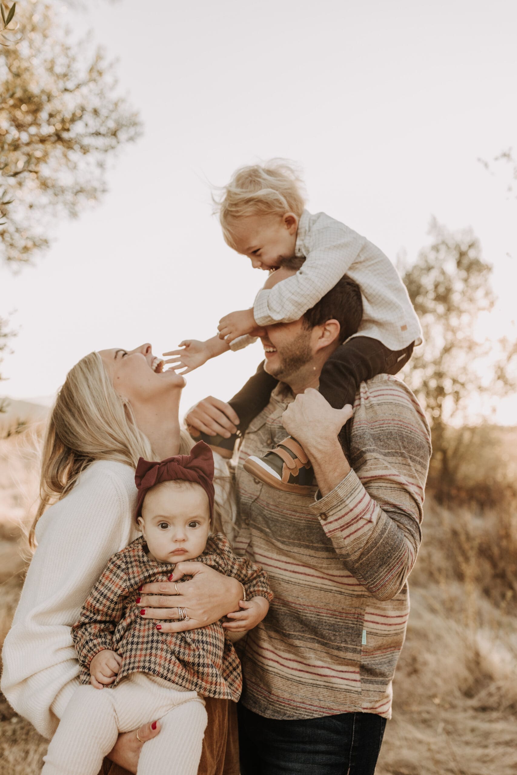 warm toned fall outdoor family photos candid family photos family of four brown colors outdoor San Diego family photographer Sabrina kinsella sabrinalynnphoto