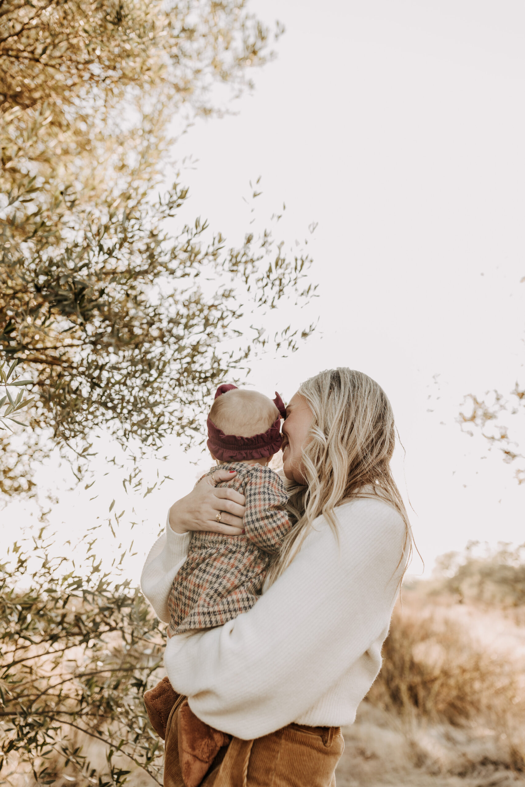 warm toned fall outdoor family photos candid family photos family of four brown colors outdoor San Diego family photographer Sabrina kinsella sabrinalynnphoto