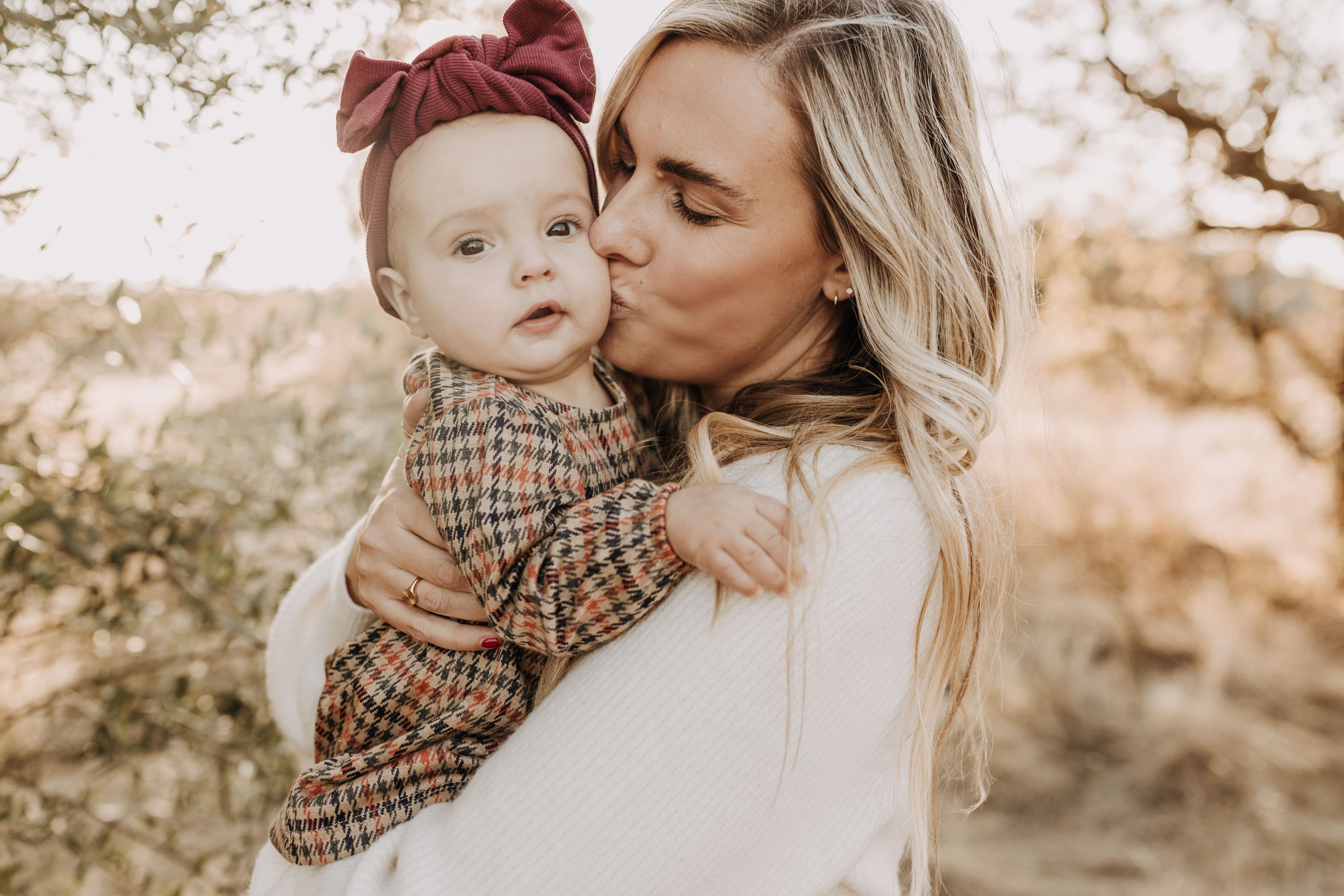 warm toned fall outdoor family photos candid family photos family of four brown colors outdoor San Diego family photographer Sabrina kinsella sabrinalynnphoto