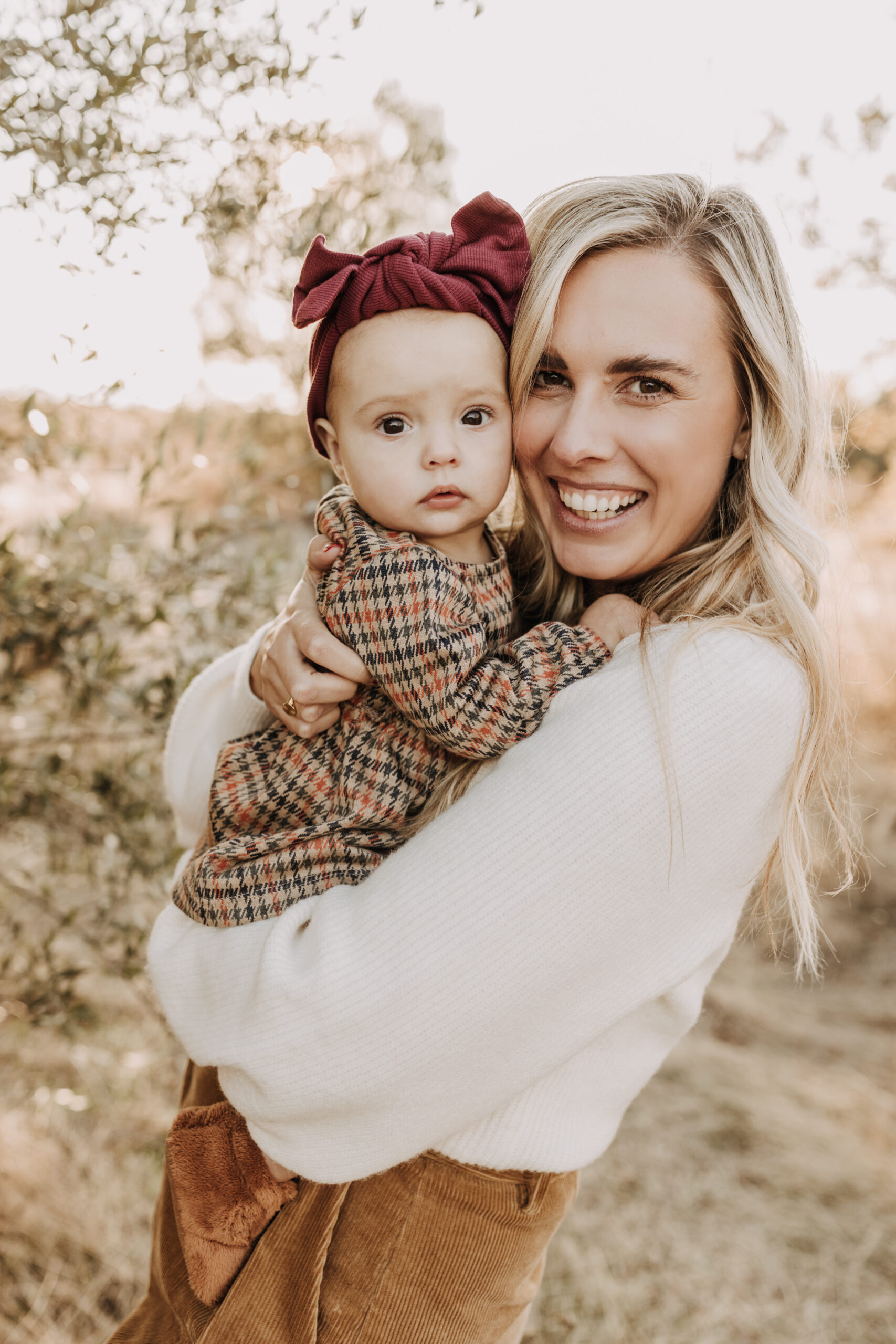 warm toned fall outdoor family photos candid family photos family of four brown colors outdoor San Diego family photographer Sabrina kinsella sabrinalynnphoto