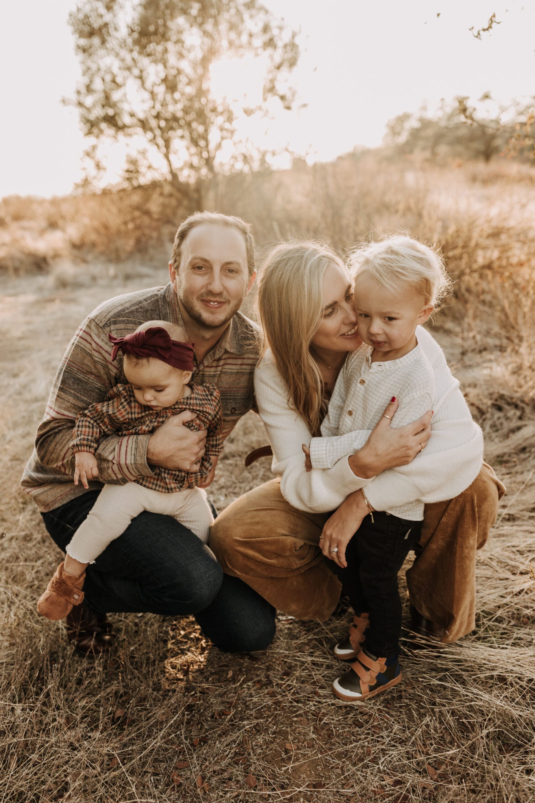 warm toned fall outdoor family photos candid family photos family of four brown colors outdoor San Diego family photographer Sabrina kinsella sabrinalynnphoto