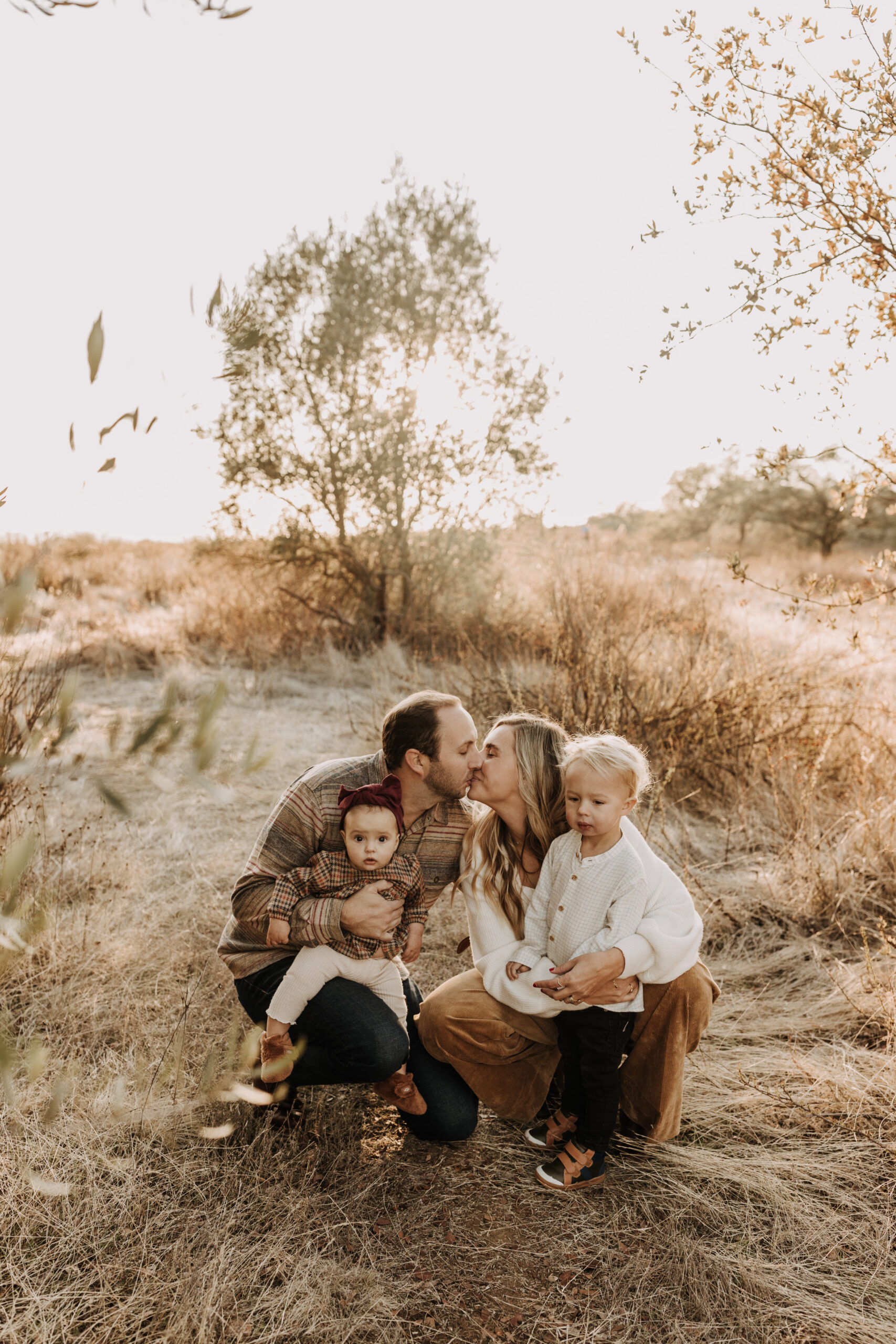 warm toned fall outdoor family photos candid family photos family of four brown colors outdoor San Diego family photographer Sabrina kinsella sabrinalynnphoto