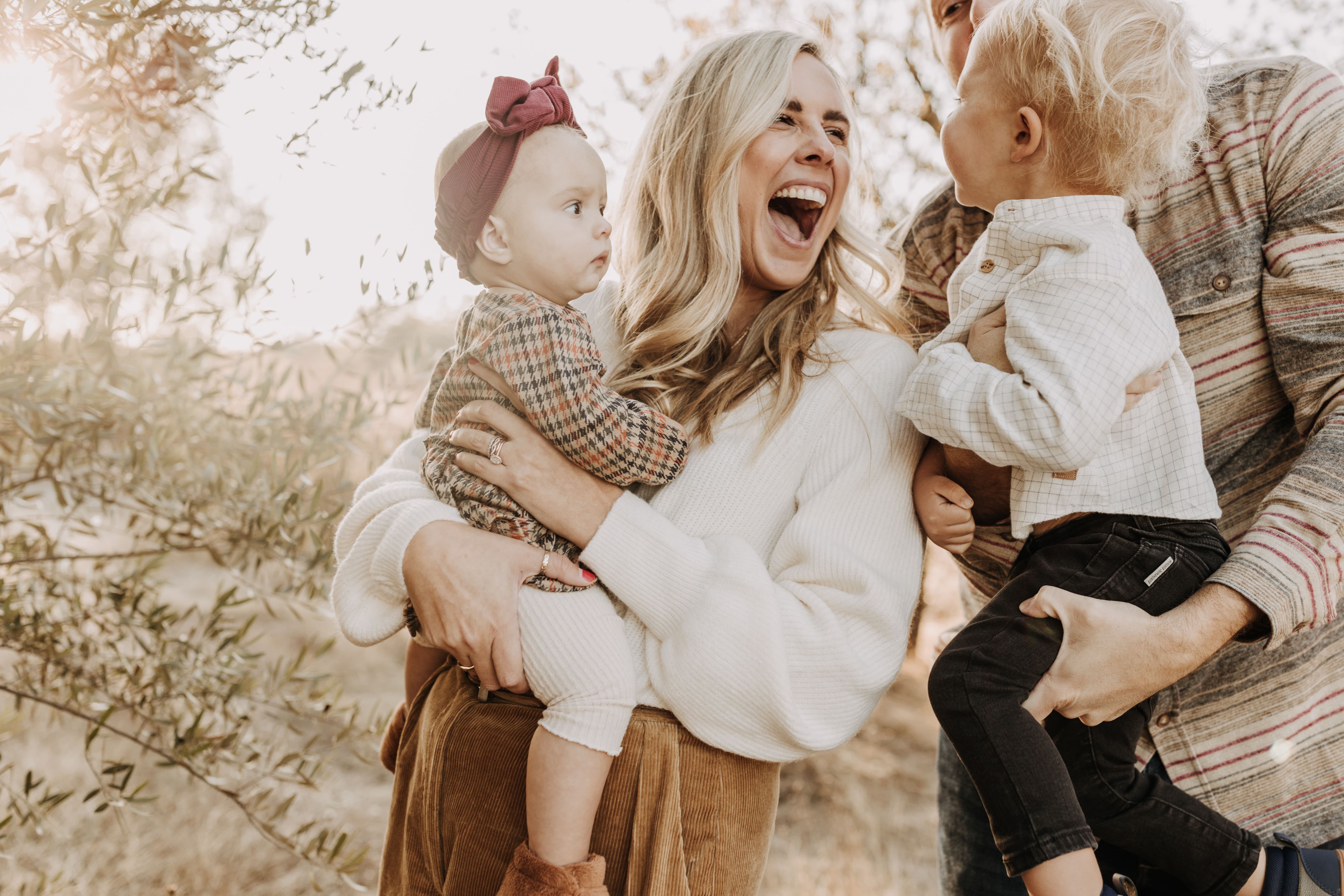 warm toned fall outdoor family photos candid family photos family of four brown colors outdoor San Diego family photographer Sabrina kinsella sabrinalynnphoto