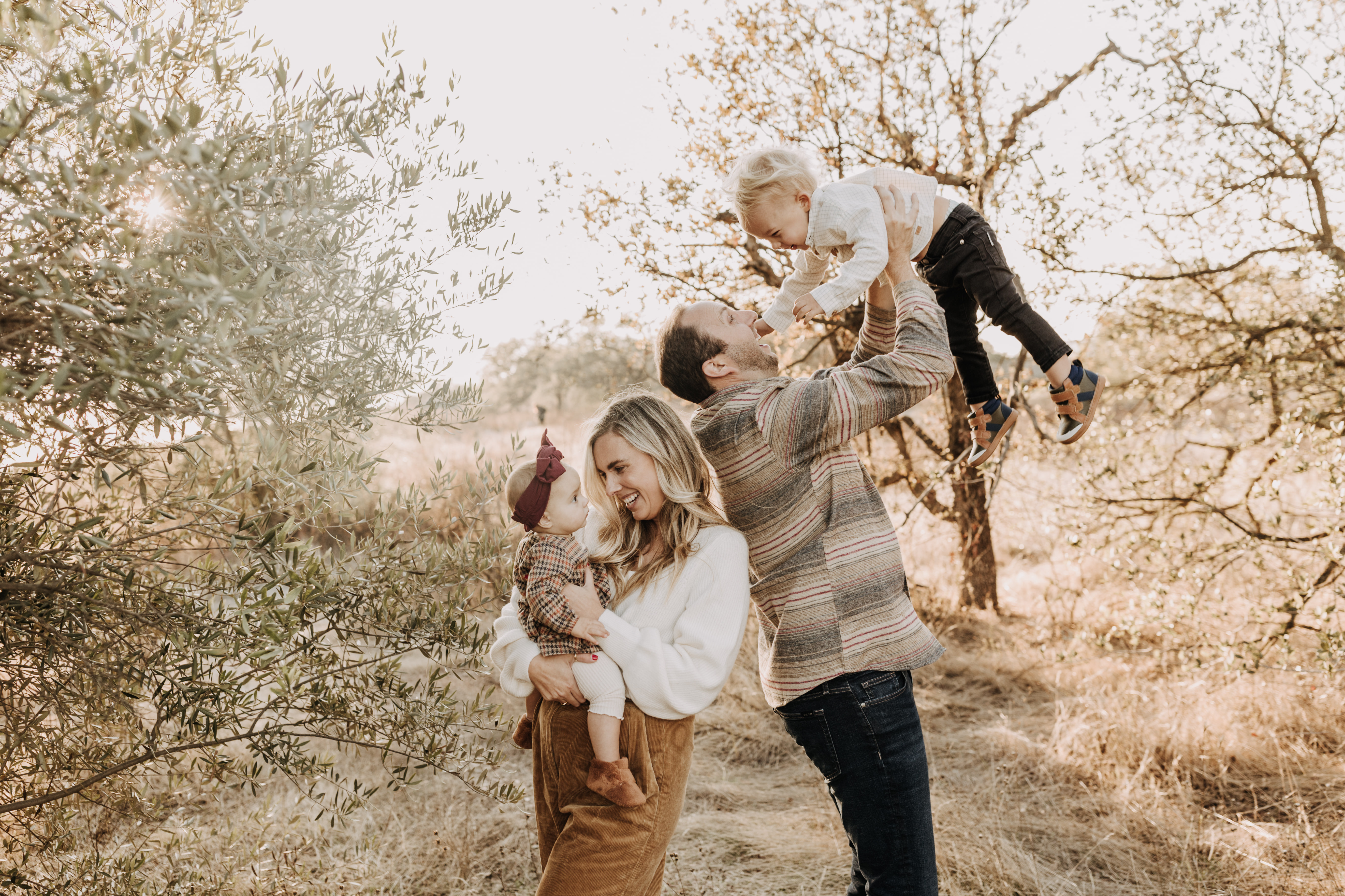 warm toned fall outdoor family photos candid family photos family of four brown colors outdoor San Diego family photographer Sabrina kinsella sabrinalynnphoto