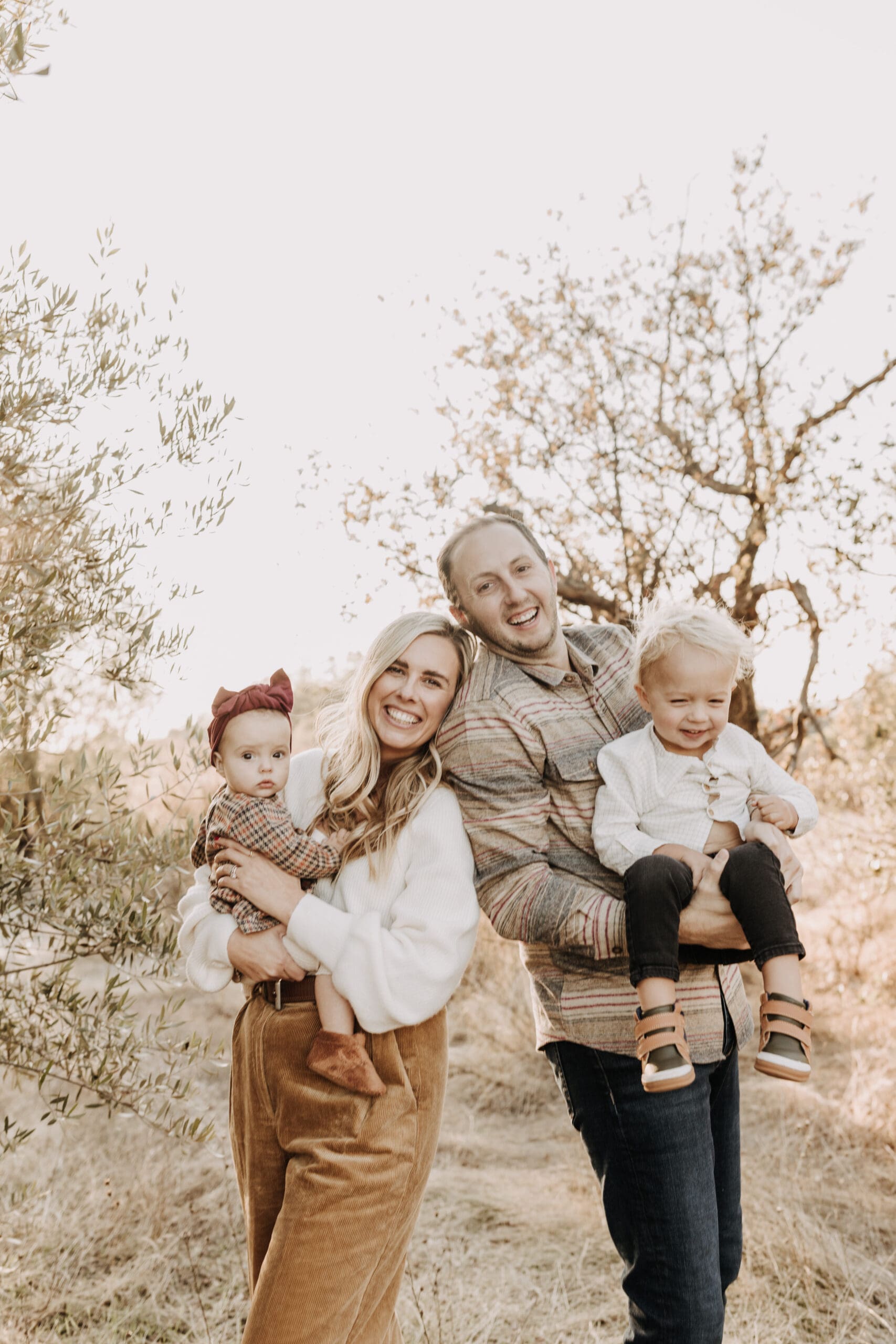 warm toned fall outdoor family photos candid family photos family of four brown colors outdoor San Diego family photographer Sabrina kinsella sabrinalynnphoto