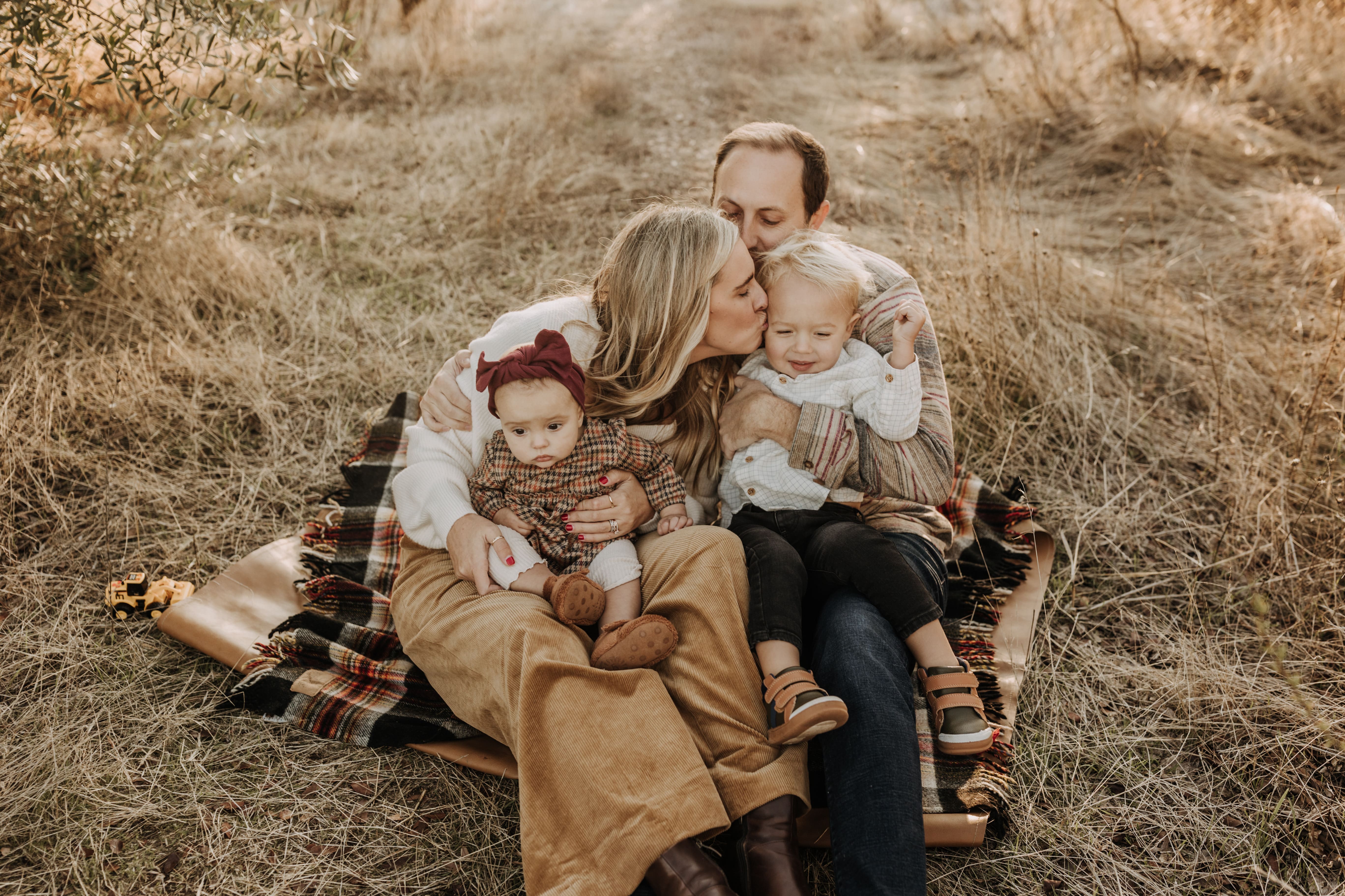 warm toned fall outdoor family photos candid family photos family of four brown colors outdoor San Diego family photographer Sabrina kinsella sabrinalynnphoto