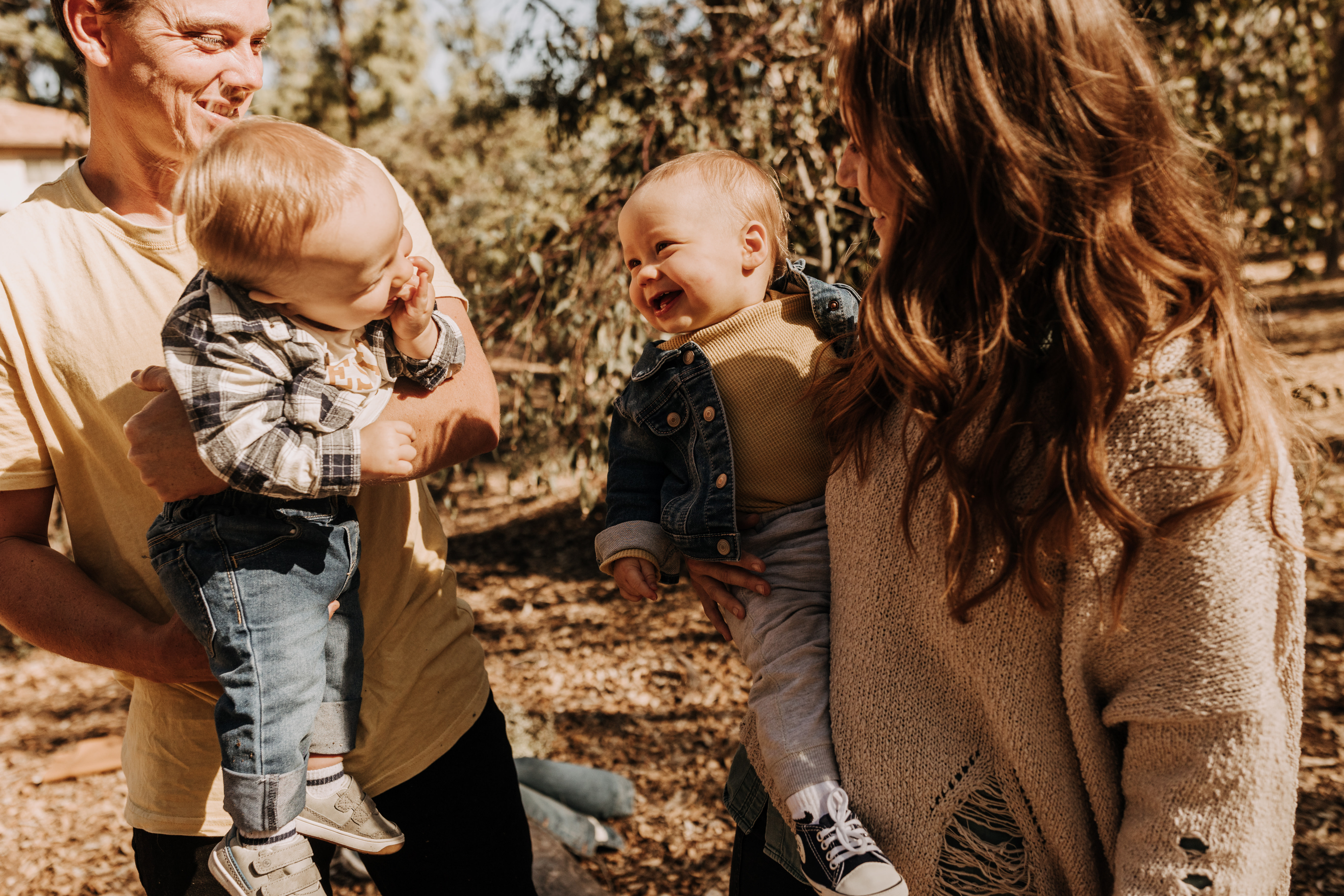 warm fall photos family photos soft morning light family of four twins candid family photos San Diego family photographer Sabrina kinsella sabrinalynnphot