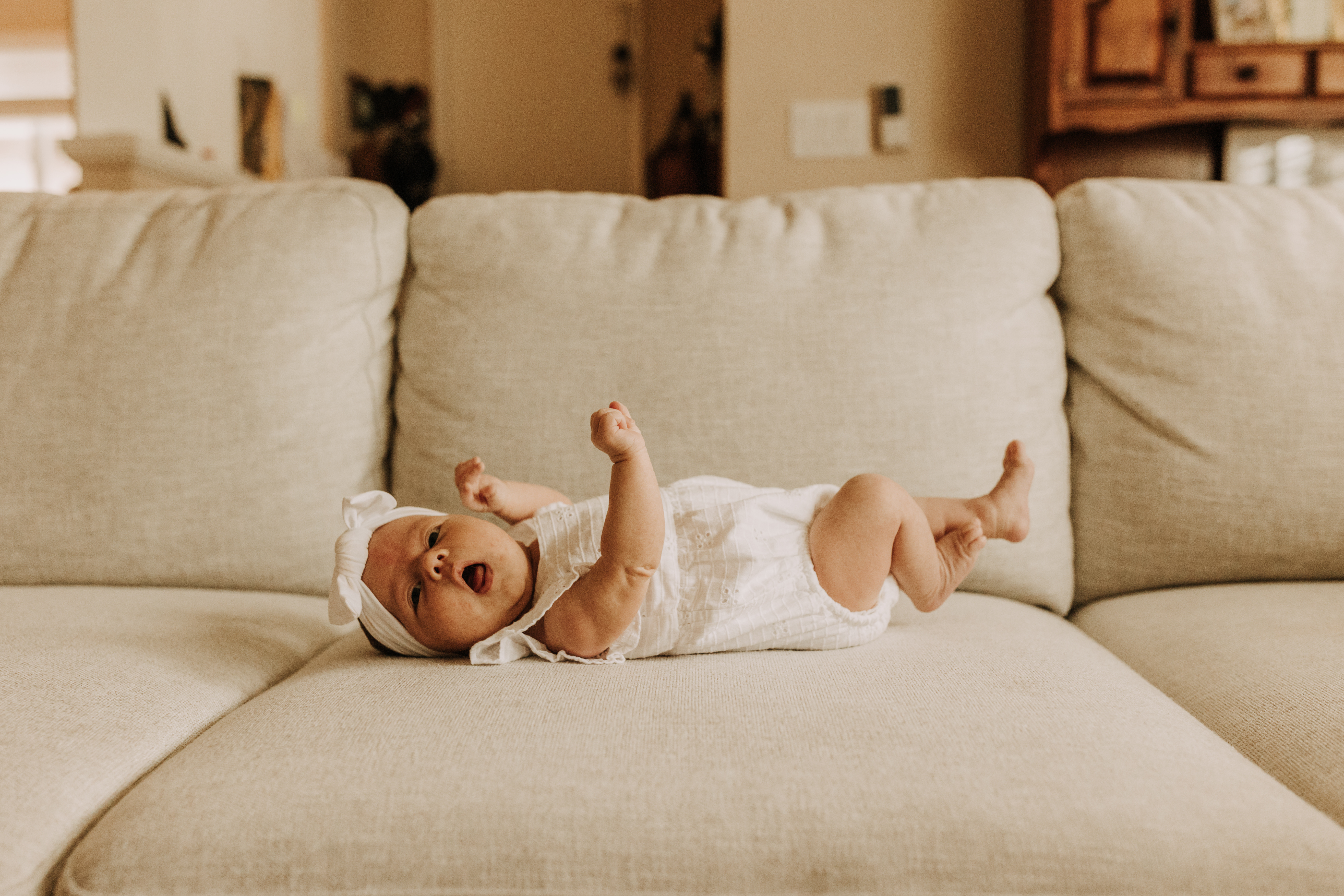 warm and cozy in home family session newborn photos newborn baby infant photos candid family moments neutral toned in home family of four San Diego family photographer Sabrina kinsella sabrinalynnphoto