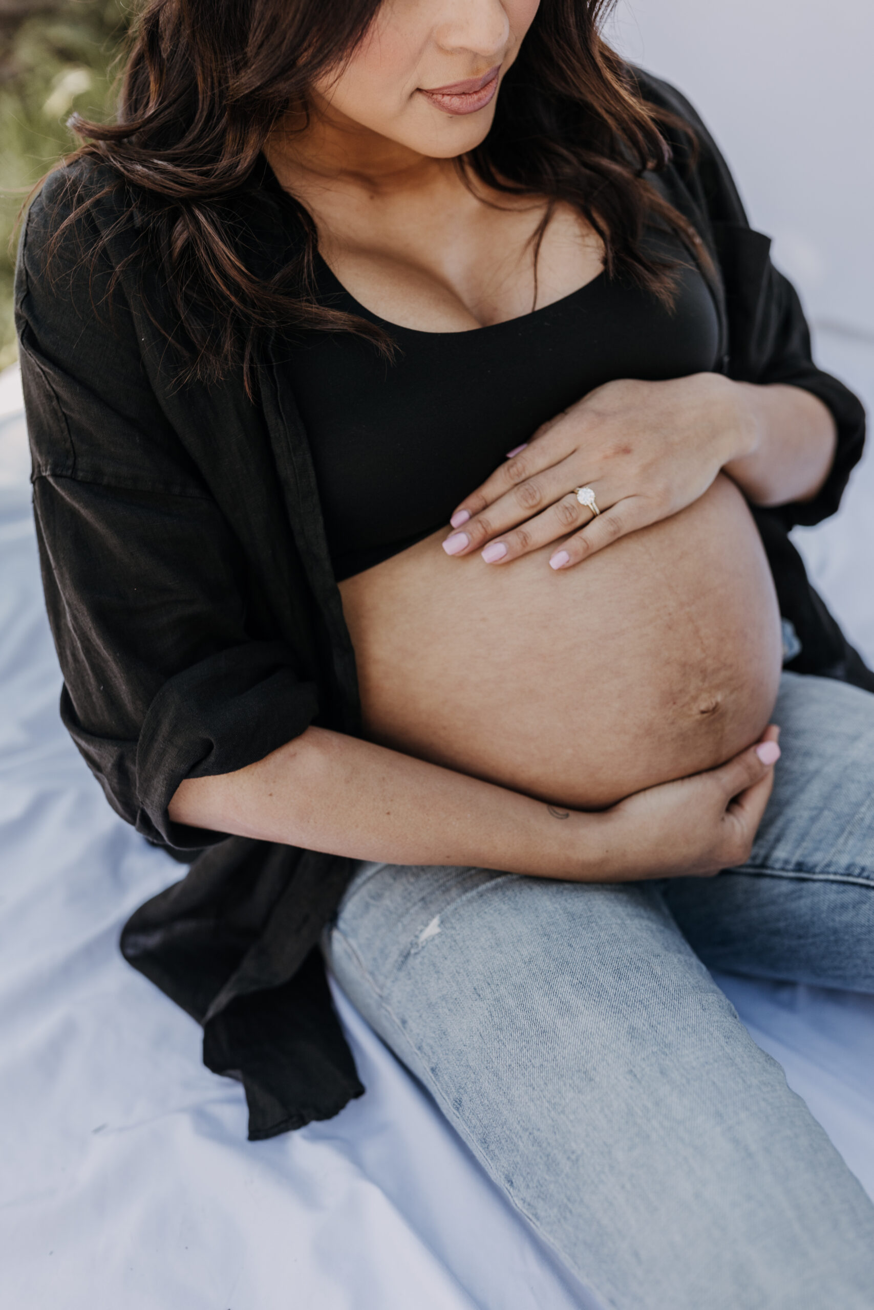 backyard mini maternity session maternity photos white backdrop sabrinalynnphoto San Diego couples photographer florals