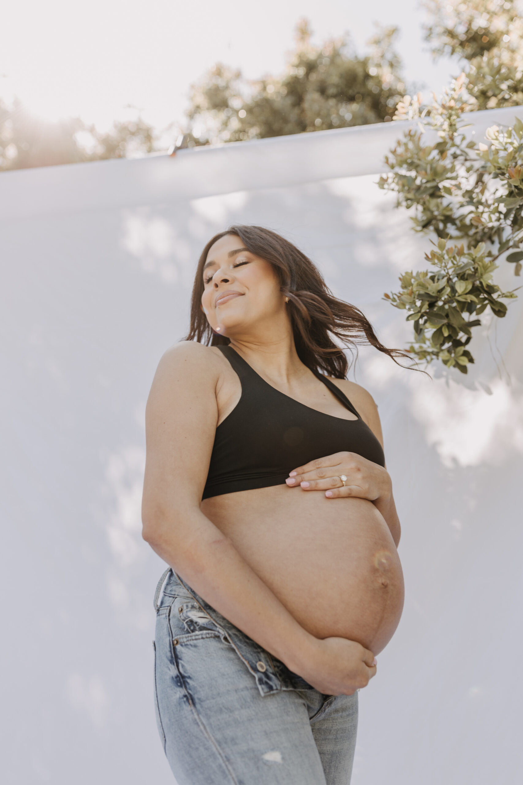 backyard mini maternity session maternity photos white backdrop sabrinalynnphoto San Diego couples photographer florals