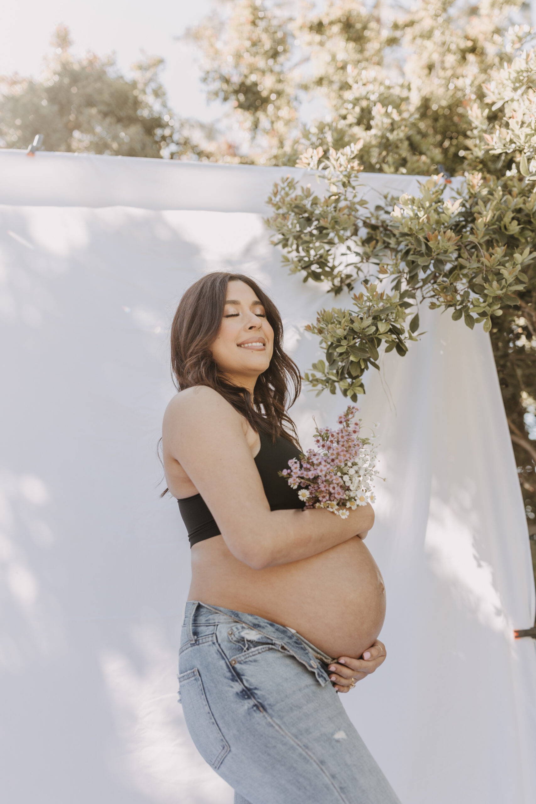 backyard mini maternity session maternity photos white backdrop sabrinalynnphoto San Diego couples photographer florals