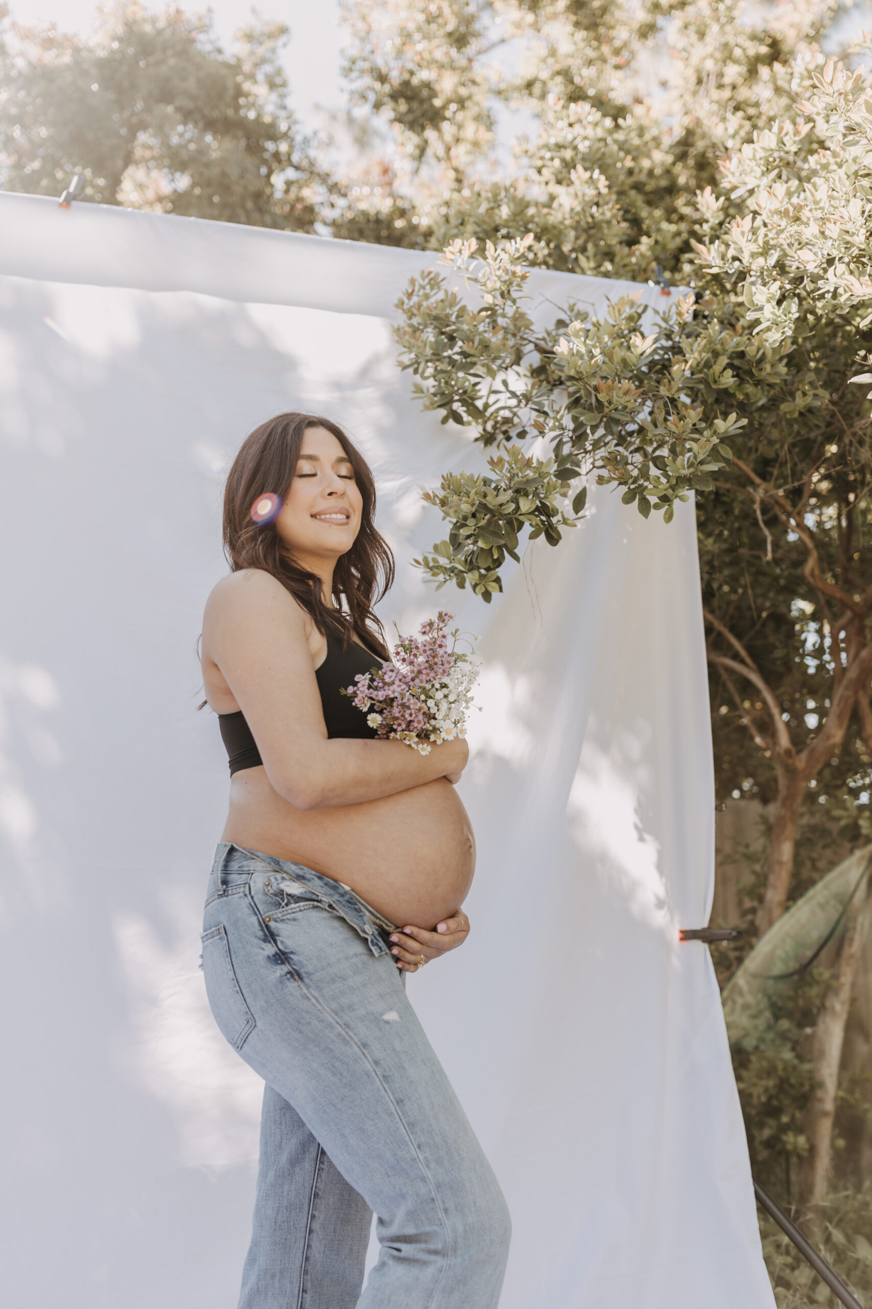 backyard mini maternity session maternity photos white backdrop sabrinalynnphoto San Diego couples photographer florals