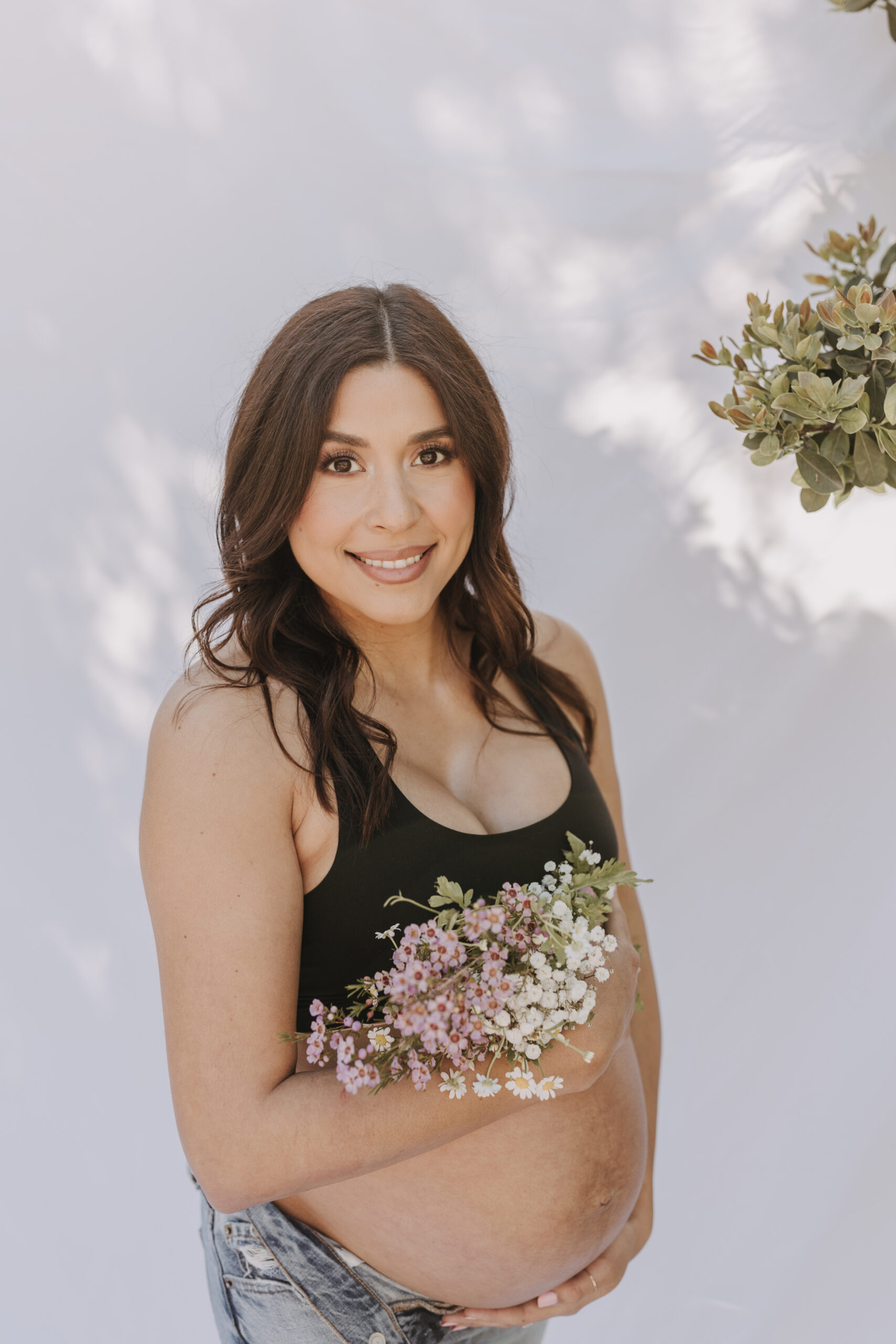 backyard mini maternity session maternity photos white backdrop sabrinalynnphoto San Diego couples photographer florals