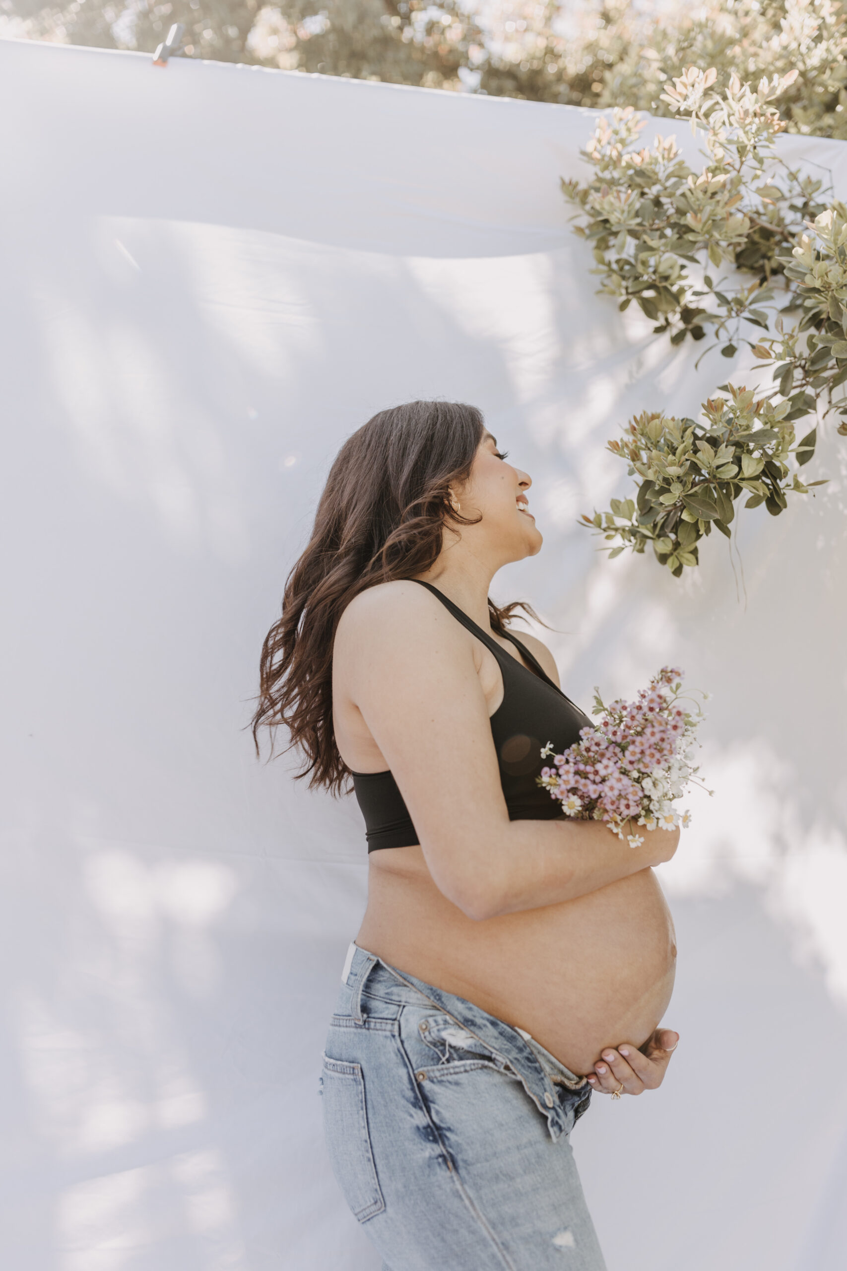 backyard mini maternity session maternity photos white backdrop sabrinalynnphoto San Diego couples photographer florals