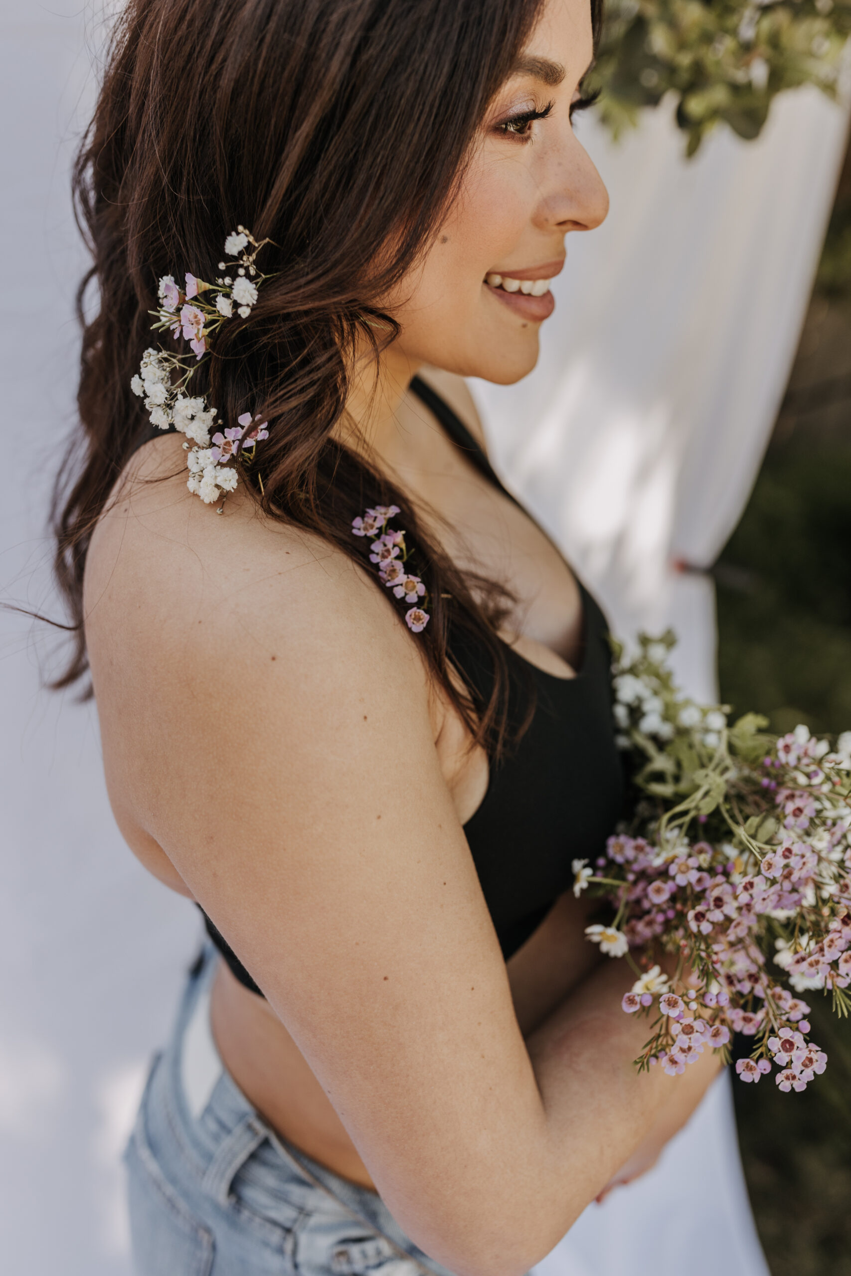 backyard mini maternity session maternity photos white backdrop sabrinalynnphoto San Diego couples photographer florals