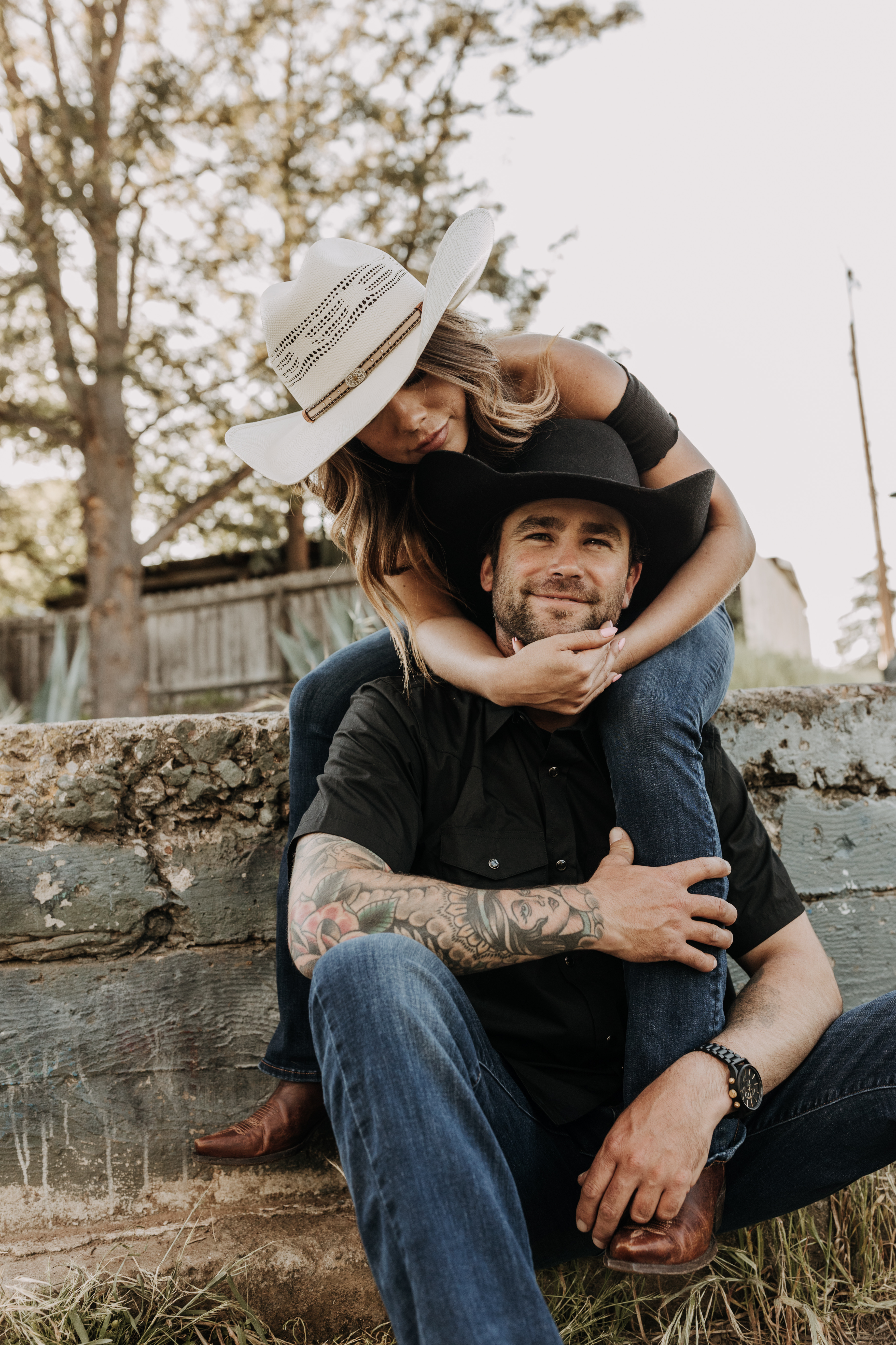 outdoor western romantic engagement session couples photography warm toned country cowboy modern couple bride and groom engagement San Diego couples photographer Sabrina kinsella sabrinalynnphoto