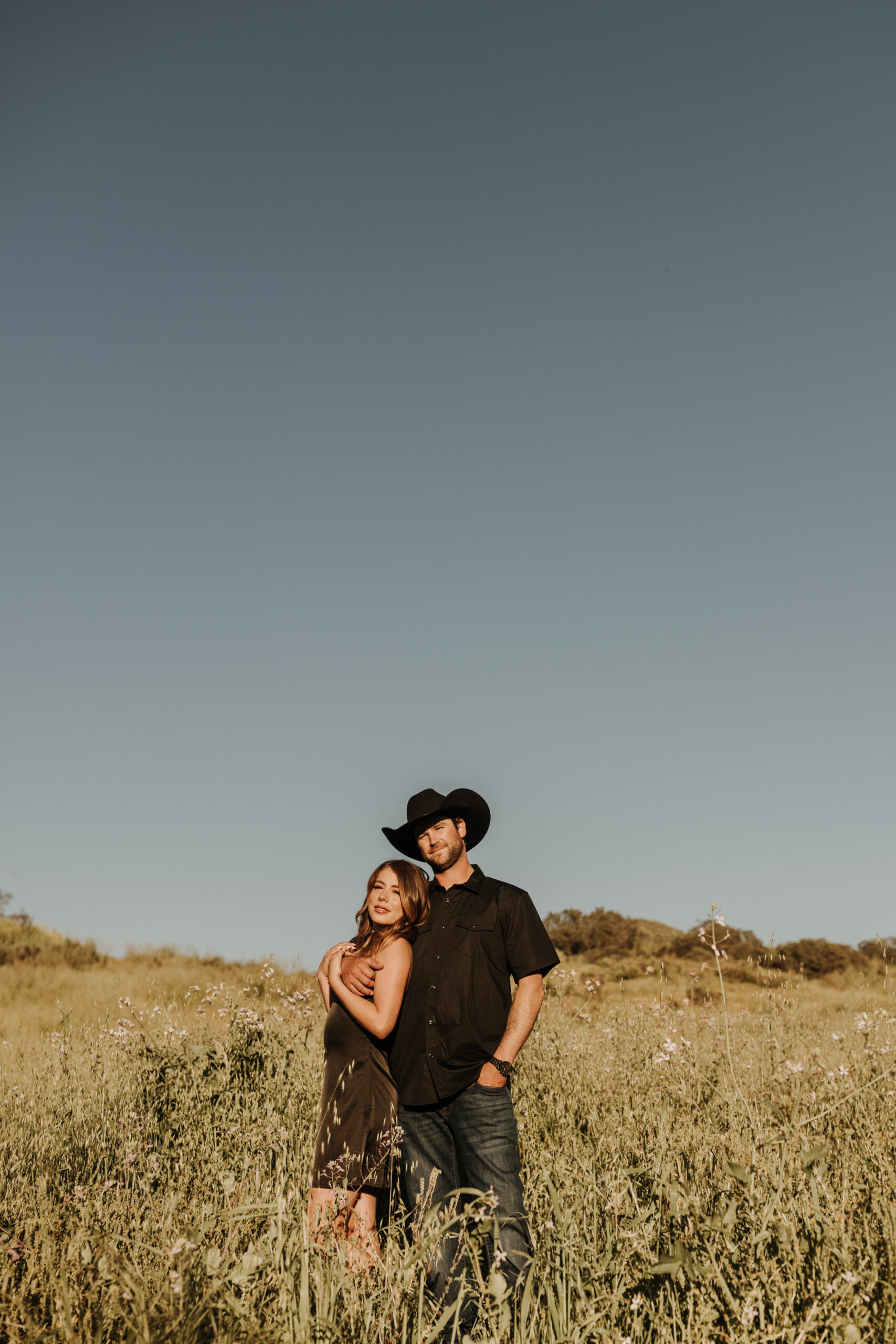 outdoor western romantic engagement session couples photography warm toned country cowboy modern couple bride and groom engagement San Diego couples photographer Sabrina kinsella sabrinalynnphoto