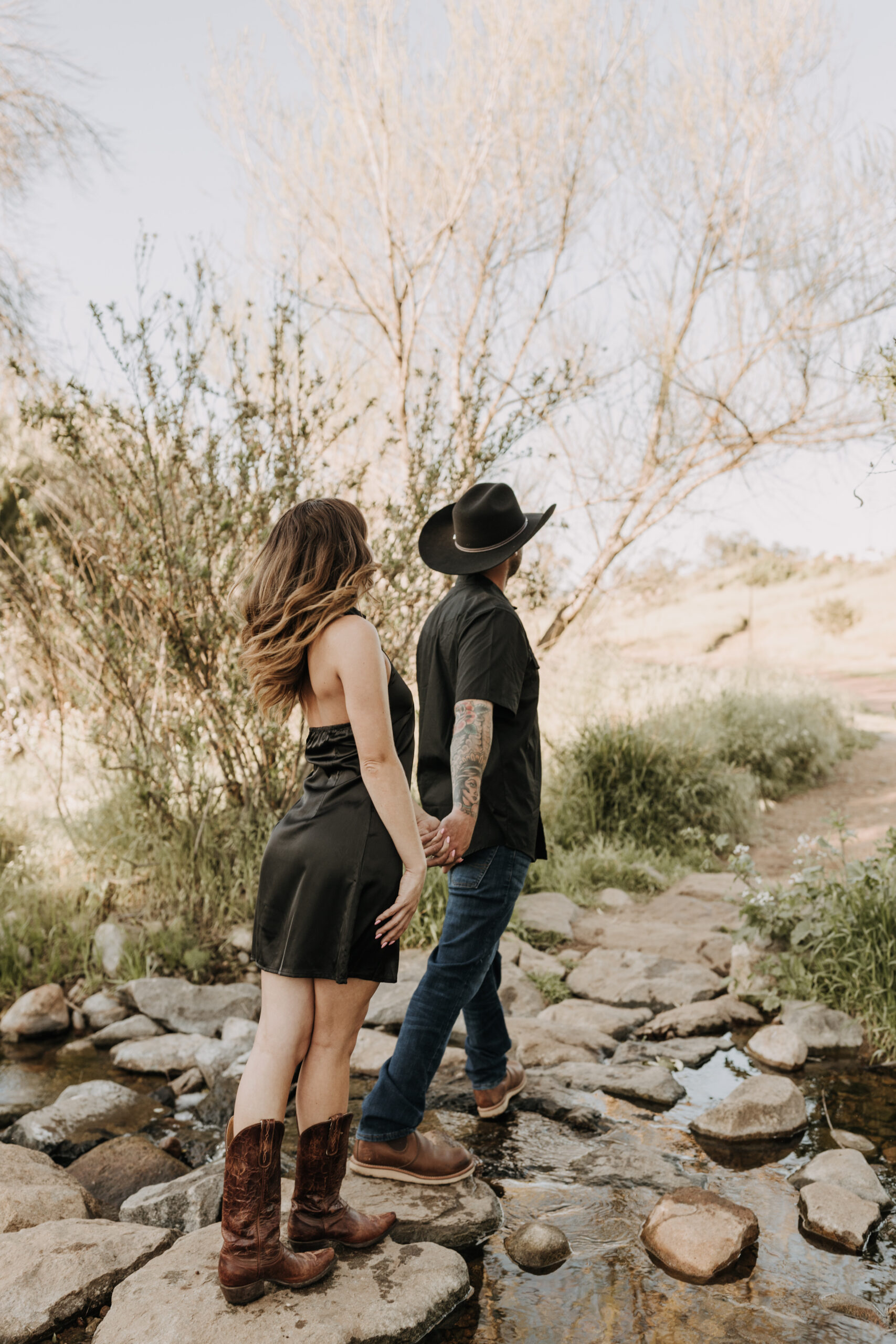 outdoor western romantic engagement session couples photography warm toned country cowboy modern couple bride and groom engagement San Diego couples photographer Sabrina kinsella sabrinalynnphoto