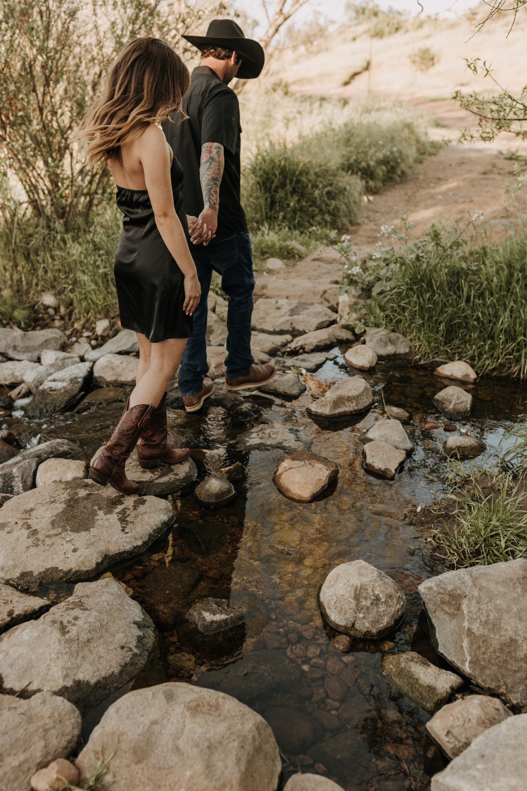 outdoor western romantic engagement session couples photography warm toned country cowboy modern couple bride and groom engagement San Diego couples photographer Sabrina kinsella sabrinalynnphoto